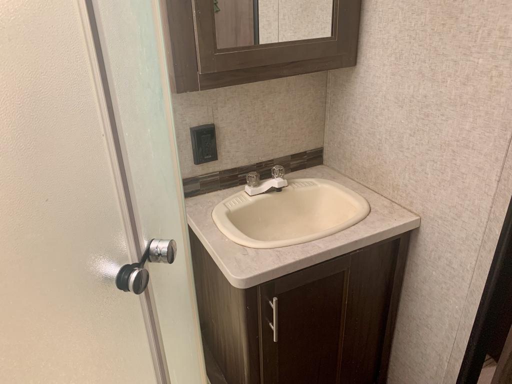 2019 FOREST RIVER 26RL - Image 23