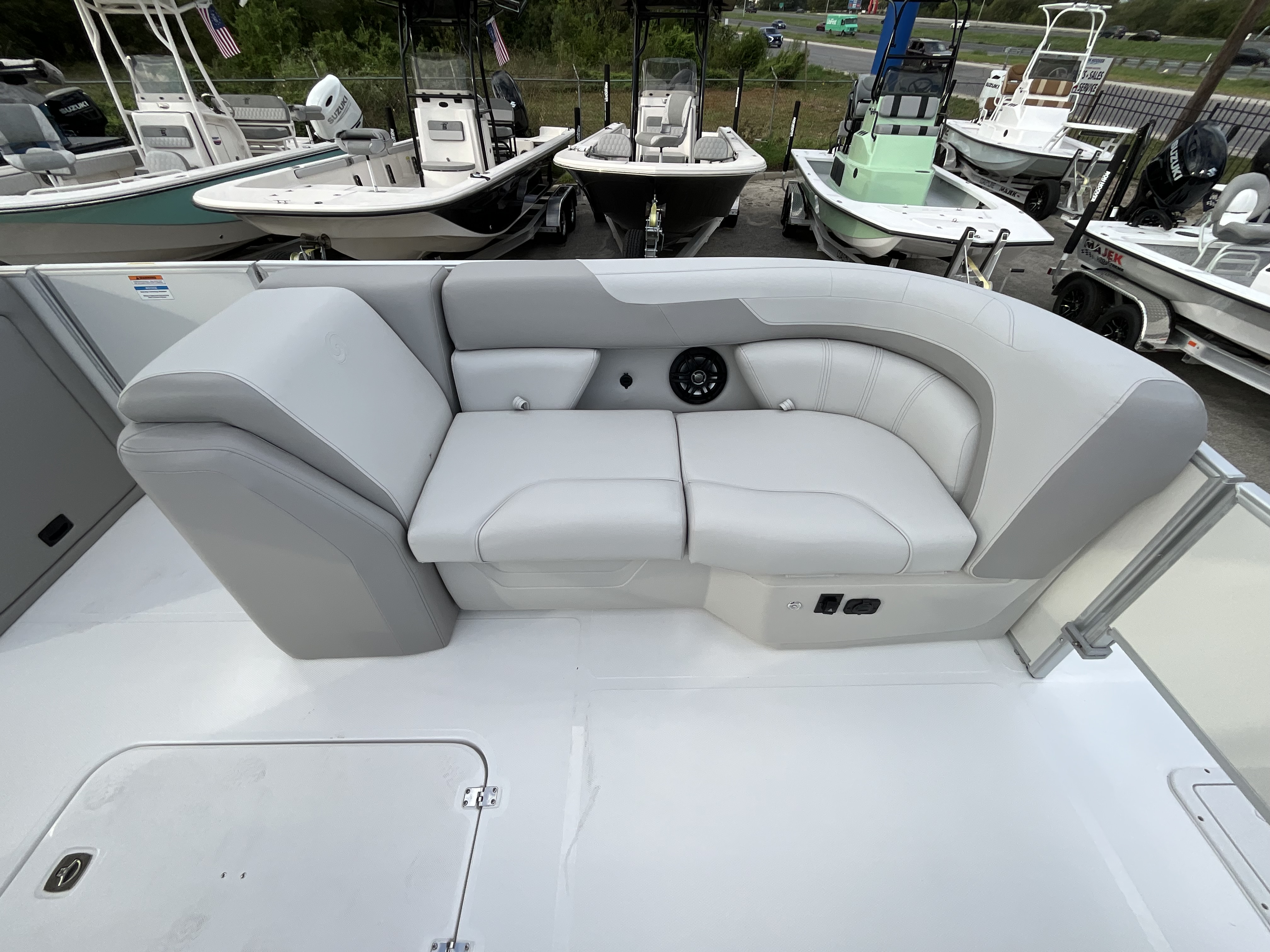 2027 Hurricane FunDeck 2360 REF - Image 25