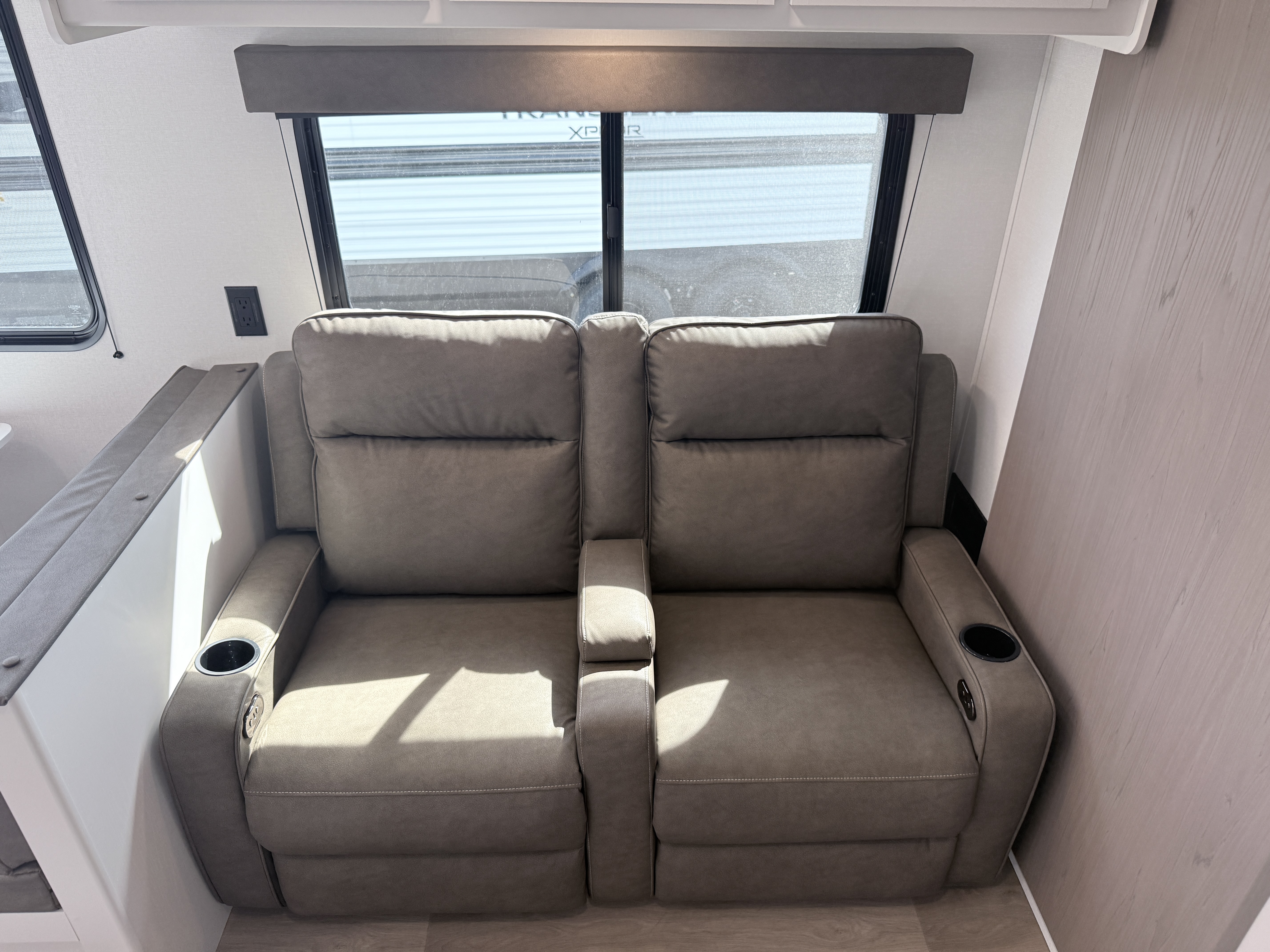 2026 GRAND DESIGN TRANSCEND 26RBX - Image 33
