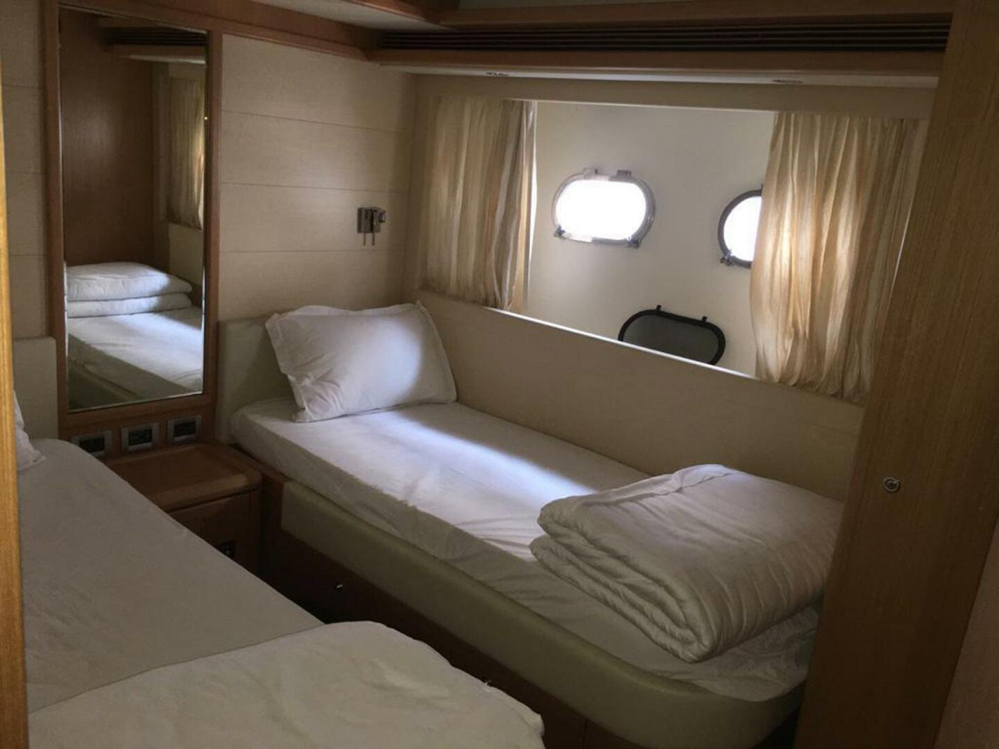 2008 Ferretti Yachts 830 - Image 15