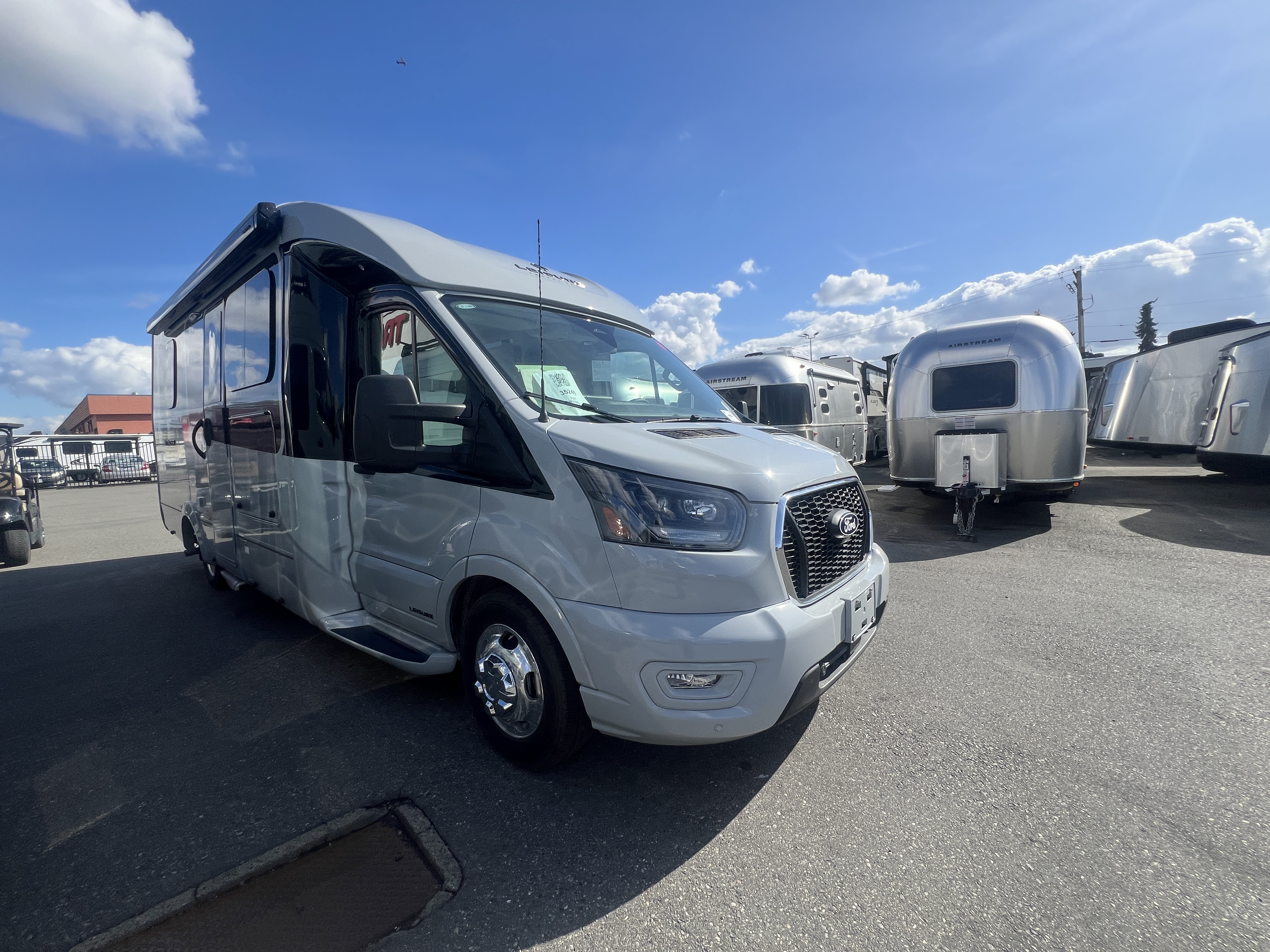 2027 Leisure Travel WONDER W24MBL - Image 1