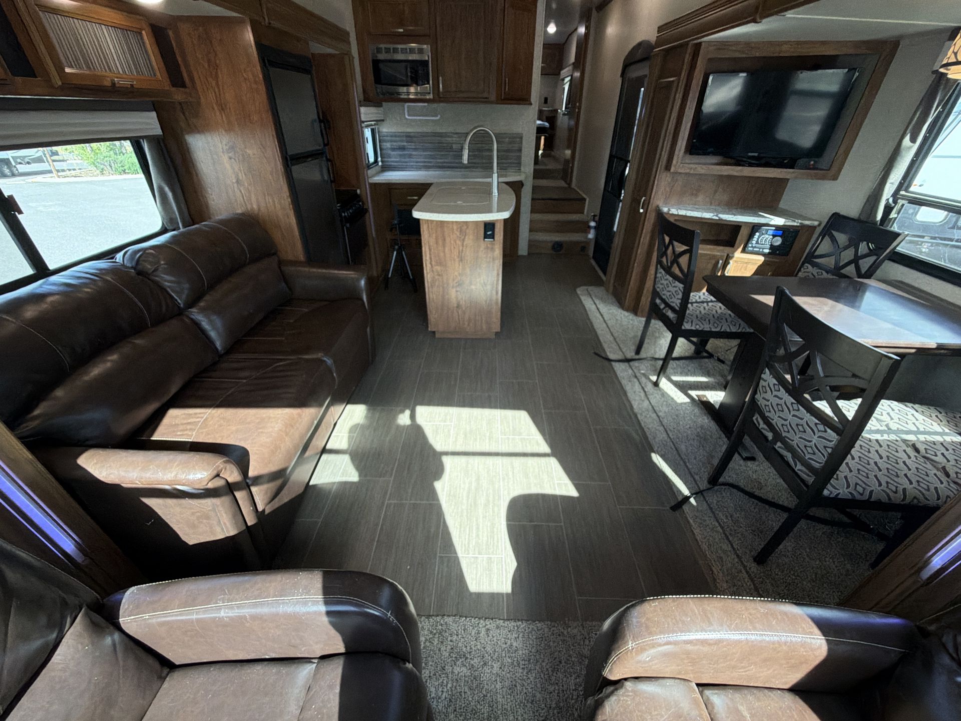 2018 Heartland Sundance XLT SD XLT 289 TS - Image 14