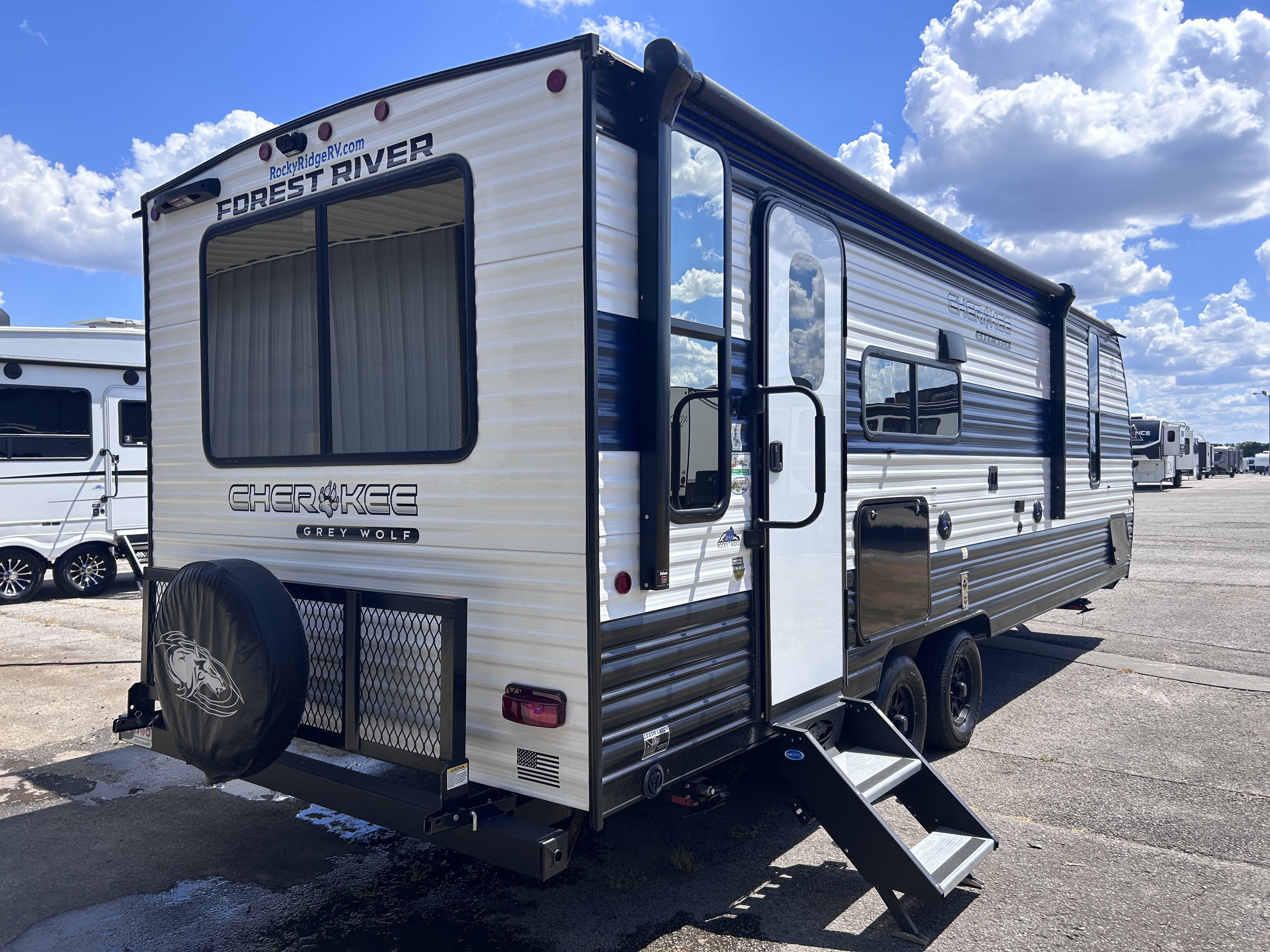 2025 Forest River Cherokee Grey Wolf 23MK - Image 8