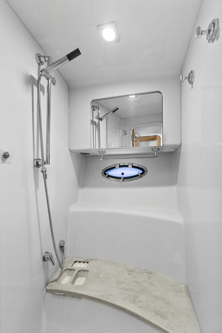 2016 Formula 45 Yacht - Image 34
