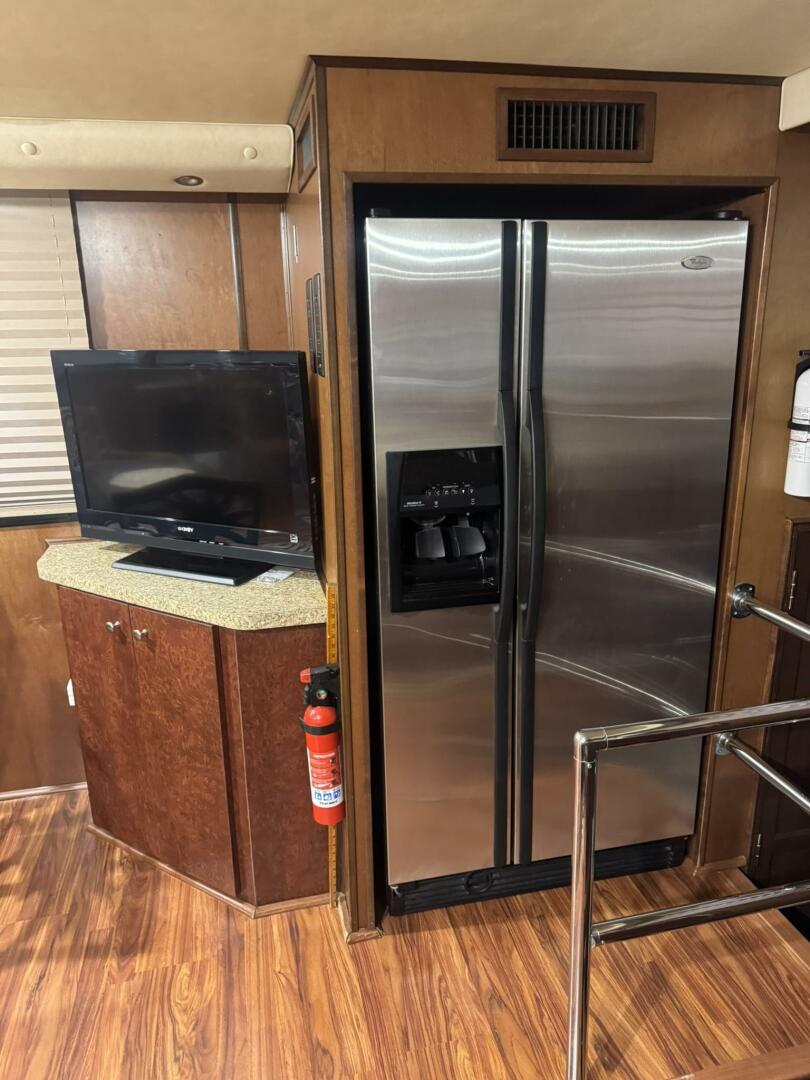 2006 Gibson 5500 Series - Image 15
