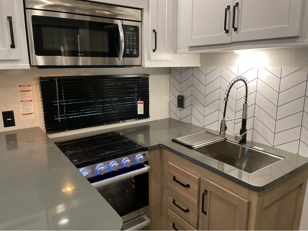 2022 Keystone Raptor 351 - Image 9