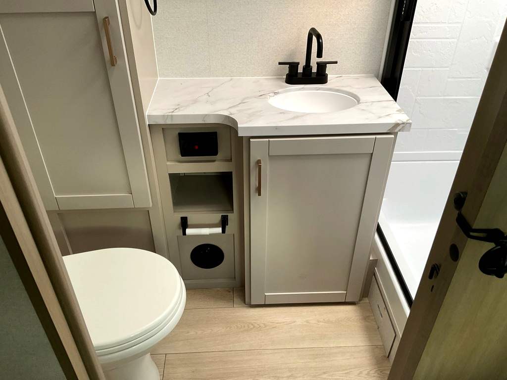 2027 JAYCO Jay Feather 21MML - Image 20
