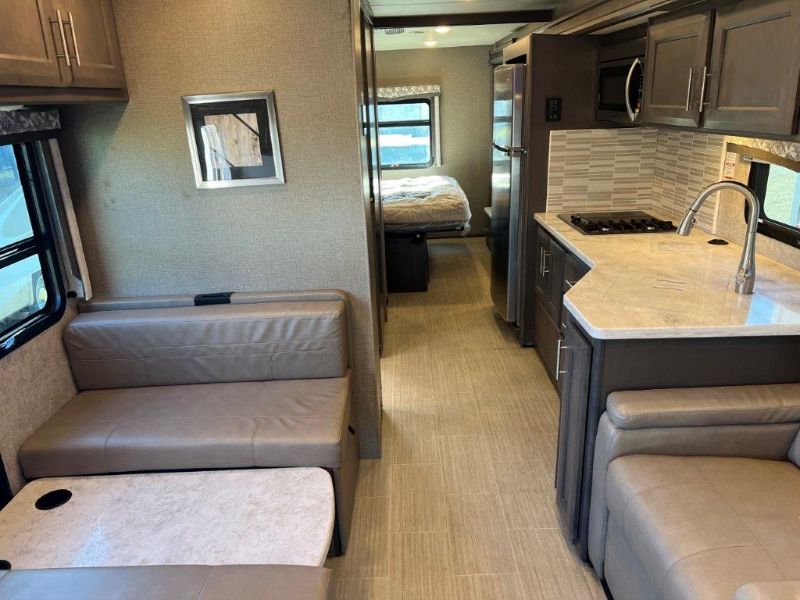 2021 Thor Motor Coach Magnitude SV34 - Image 11