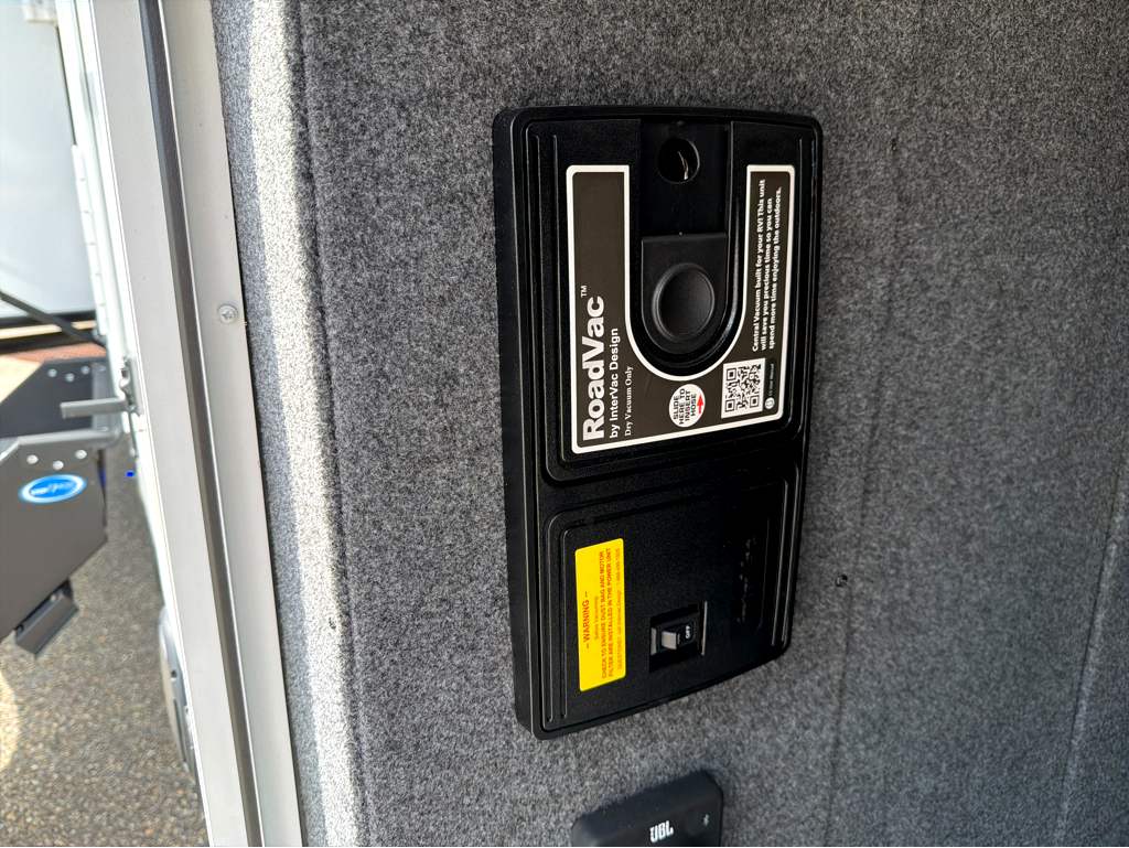 2025 JAYCO PINNACLE 32RLTS - Image 8