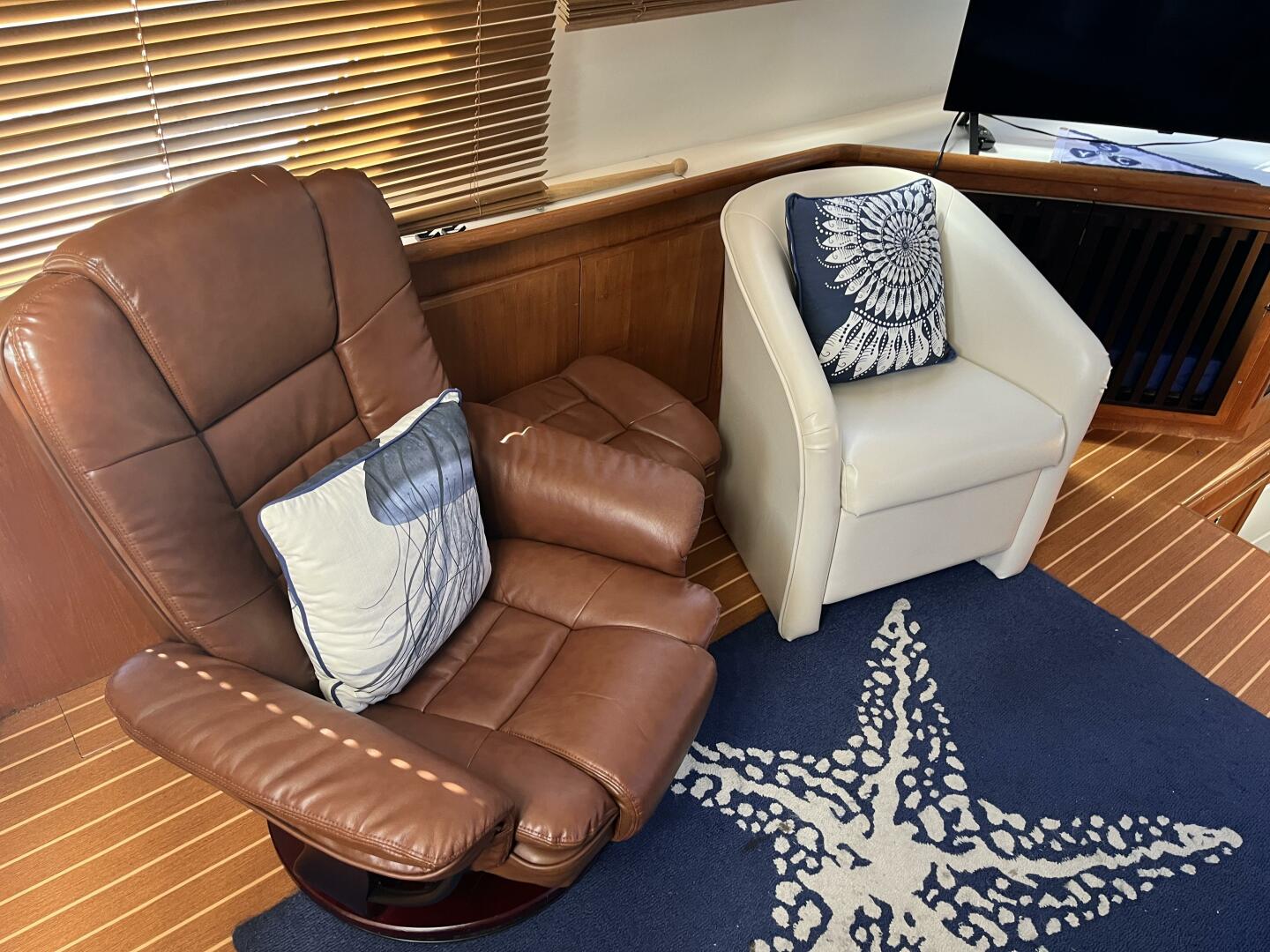1995 Carver 440 Aft Cabin - Image 6