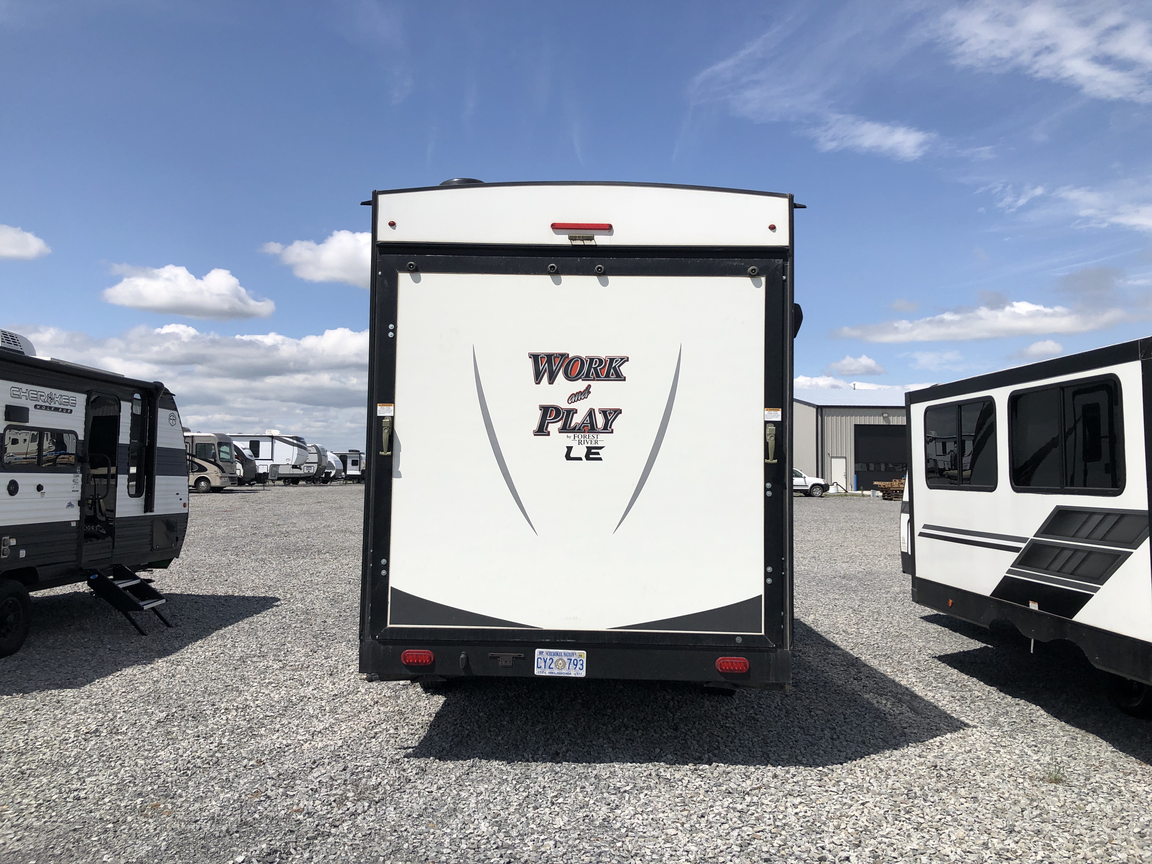 2019 WORK AND PLAY LE TOY HAULER 19WLE - Image 6