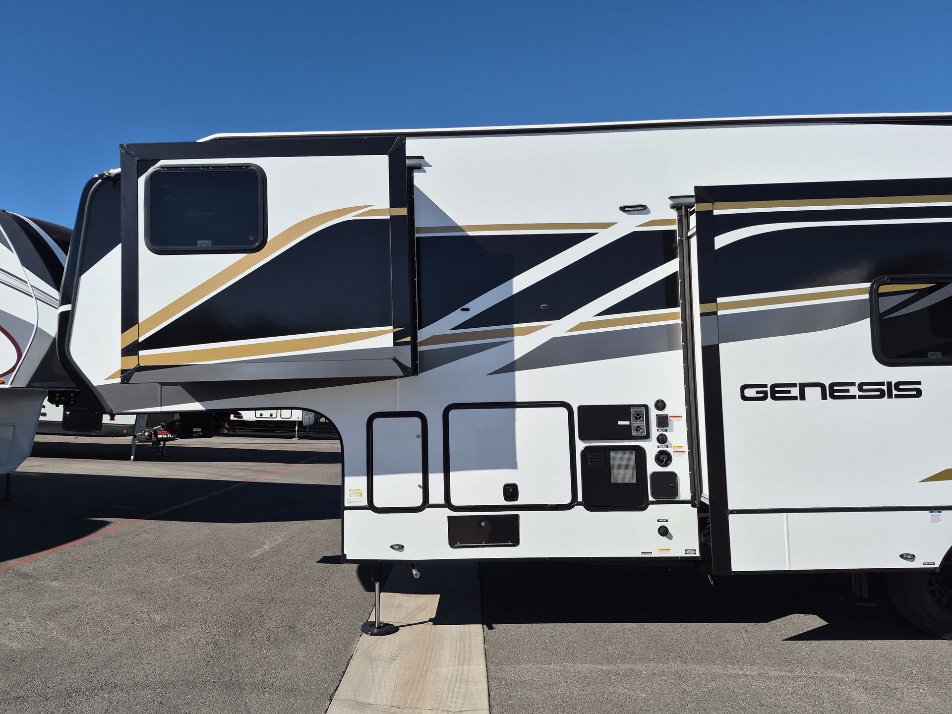 2027 Genesis Supreme Genesis TS 3416TS - Image 4