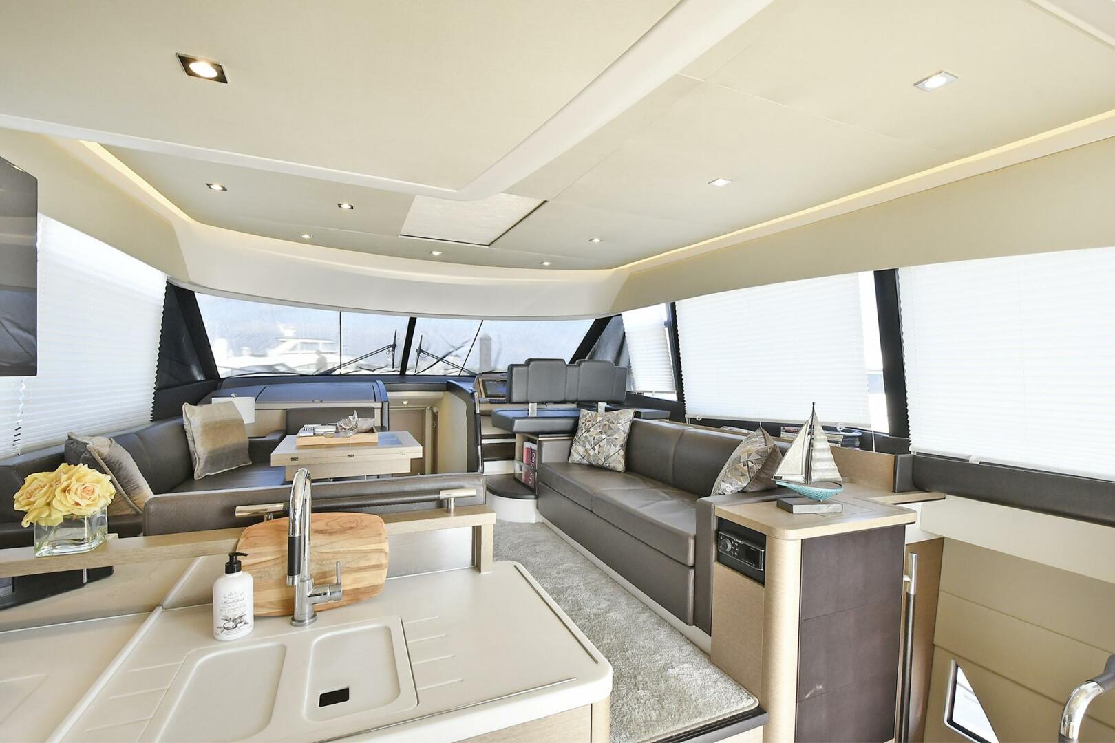 2018 Prestige 560 Fly - Image 25