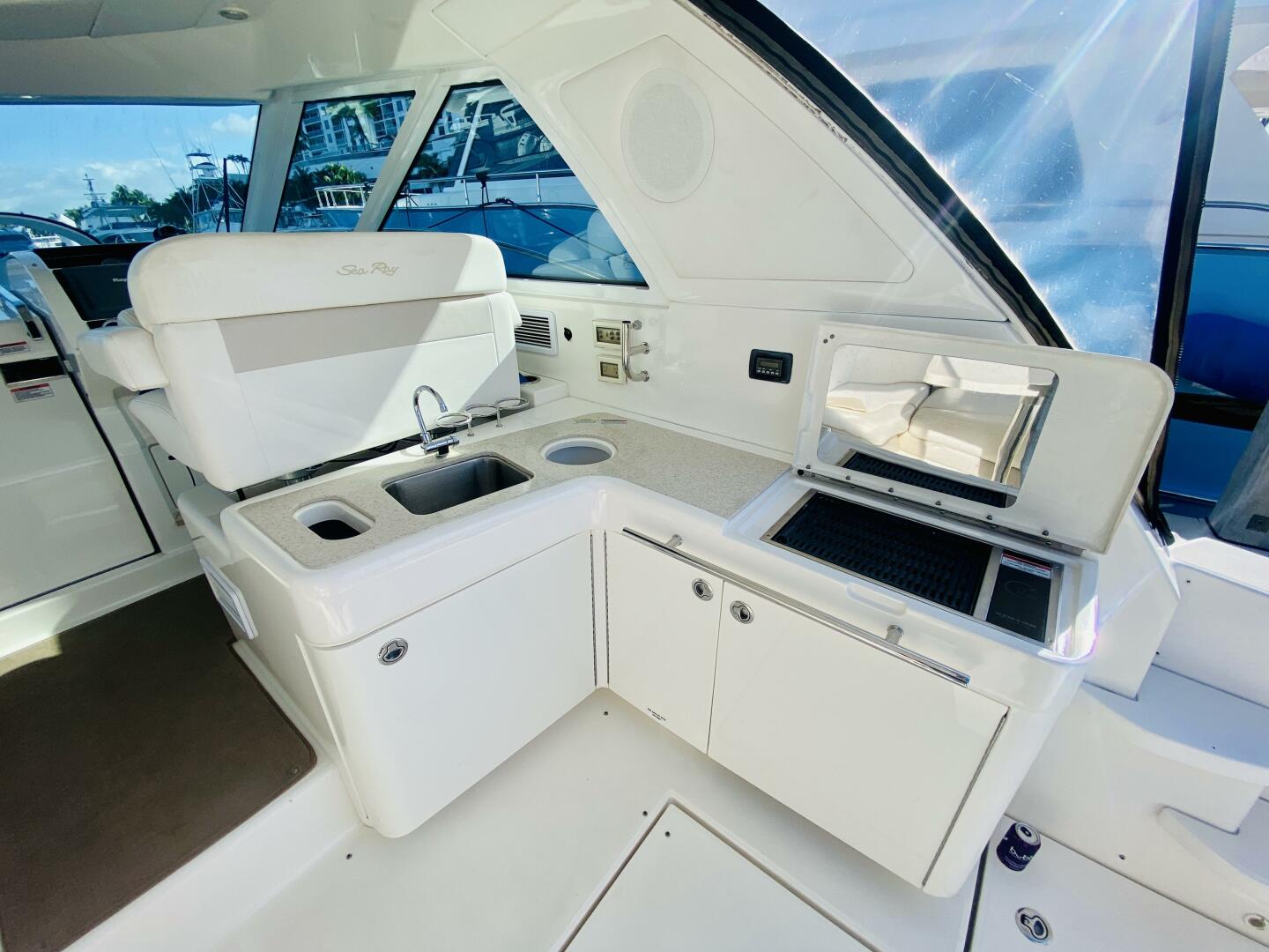 2010 Sea Ray 450 Sundancer - Image 15