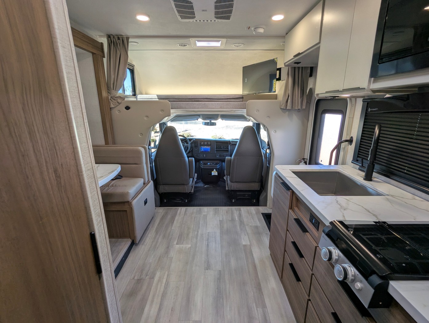 2027 Thor Motor Coach Four Winds 25Z - Image 26