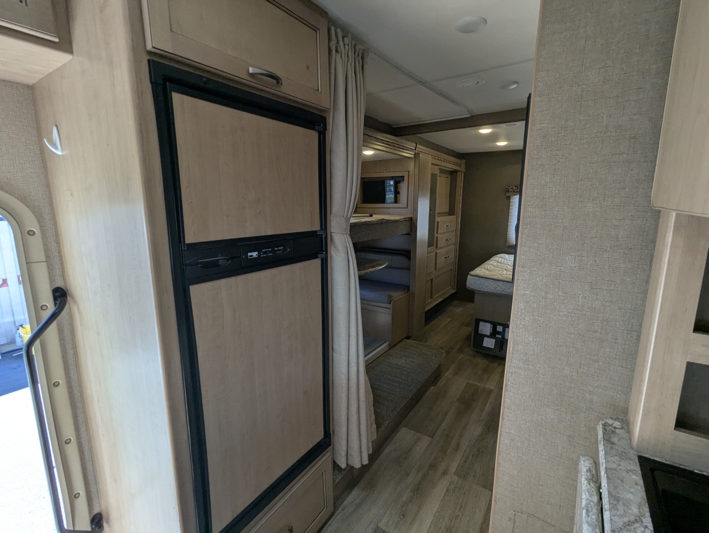2018 Thor Motor Coach Four Winds 30D - Image 24