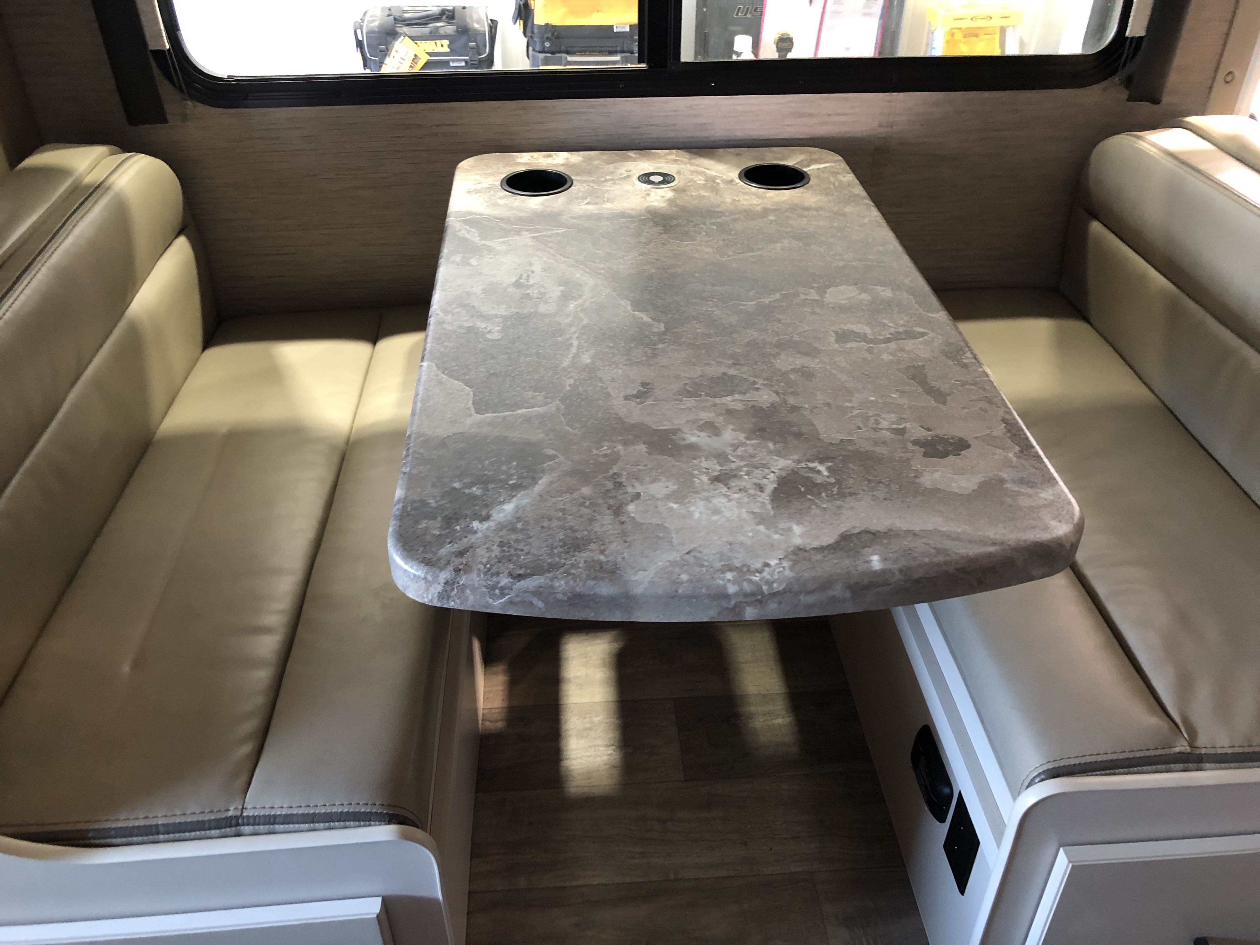 2023 Thor Motor Coach Chateau 27R - Image 9