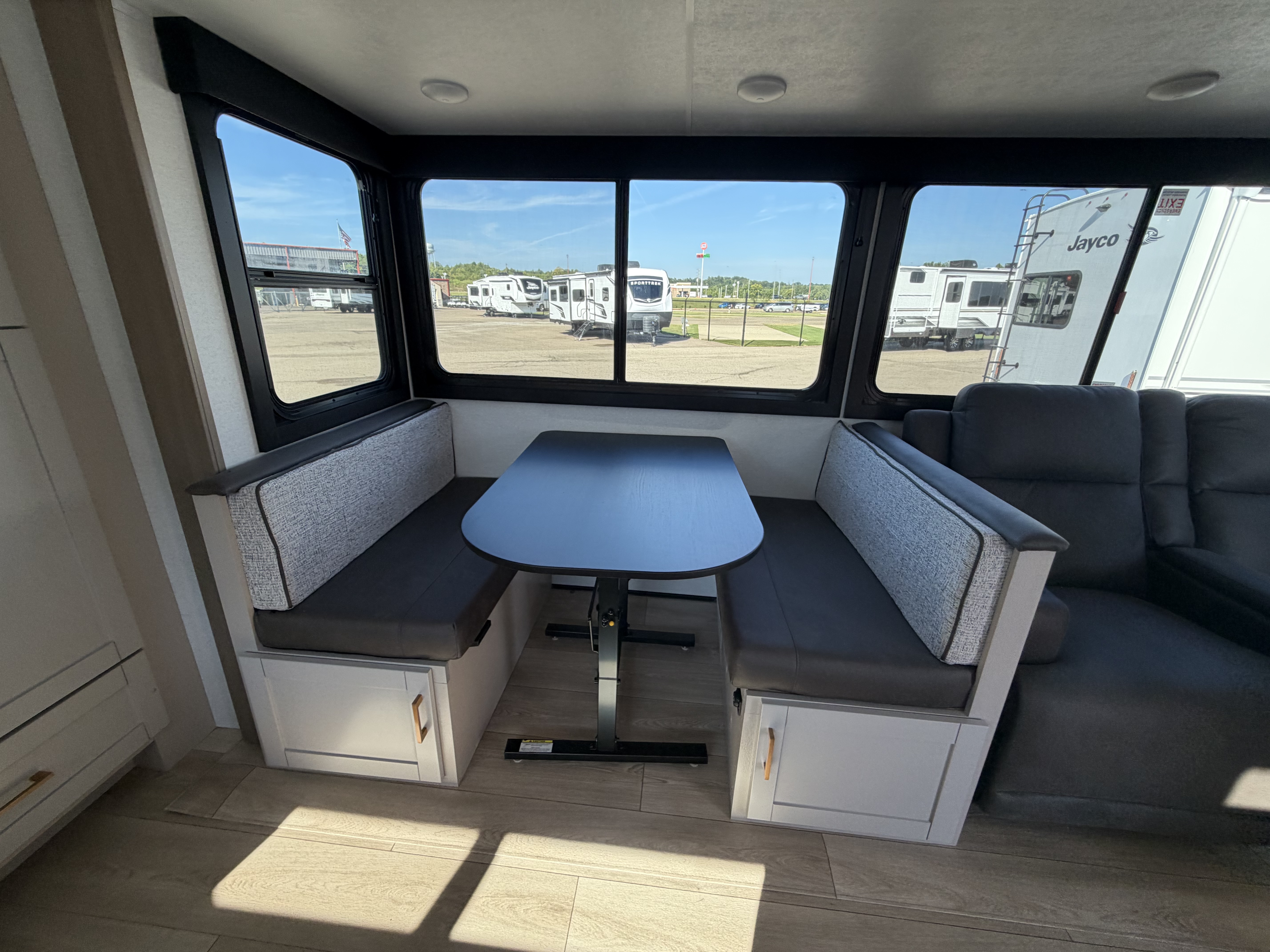 2027 JAYCO JAY FEATHER 30RKB - Image 20