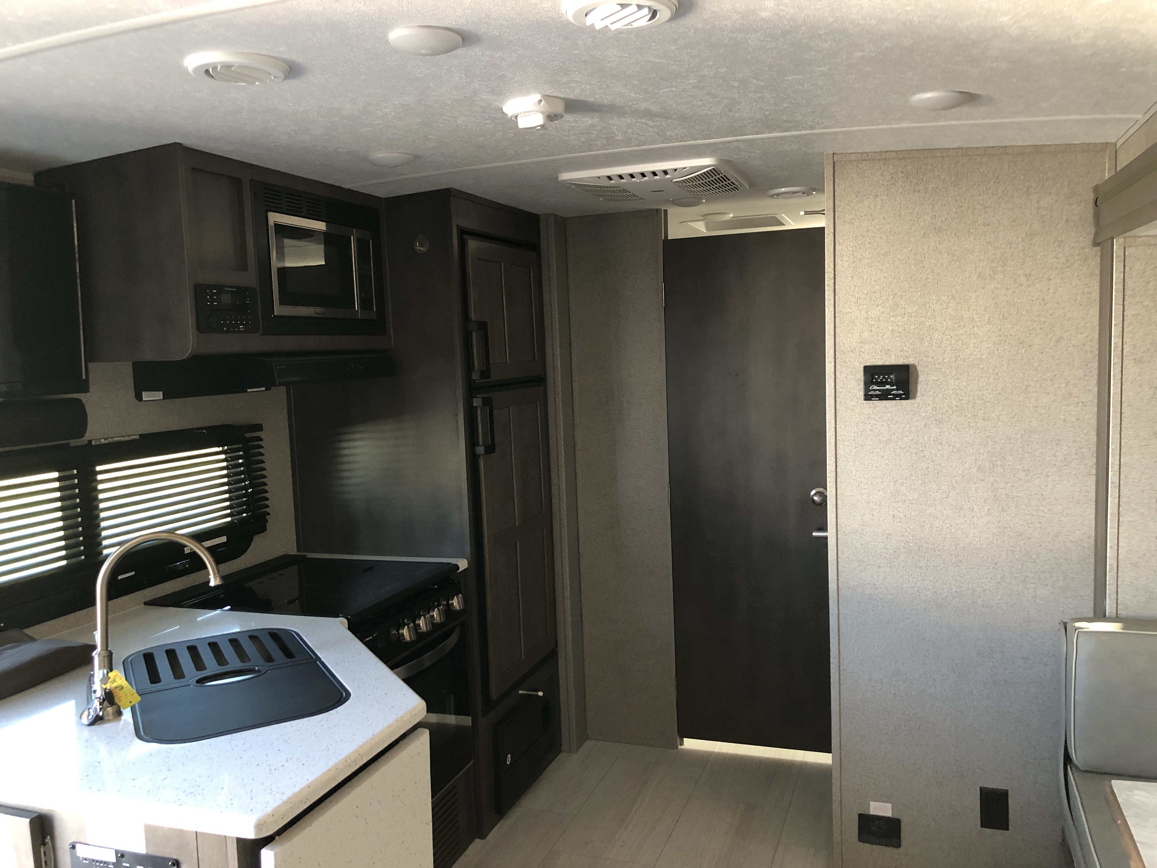 2020 Forest River Rockwood Mini Lite 2507S - Image 16