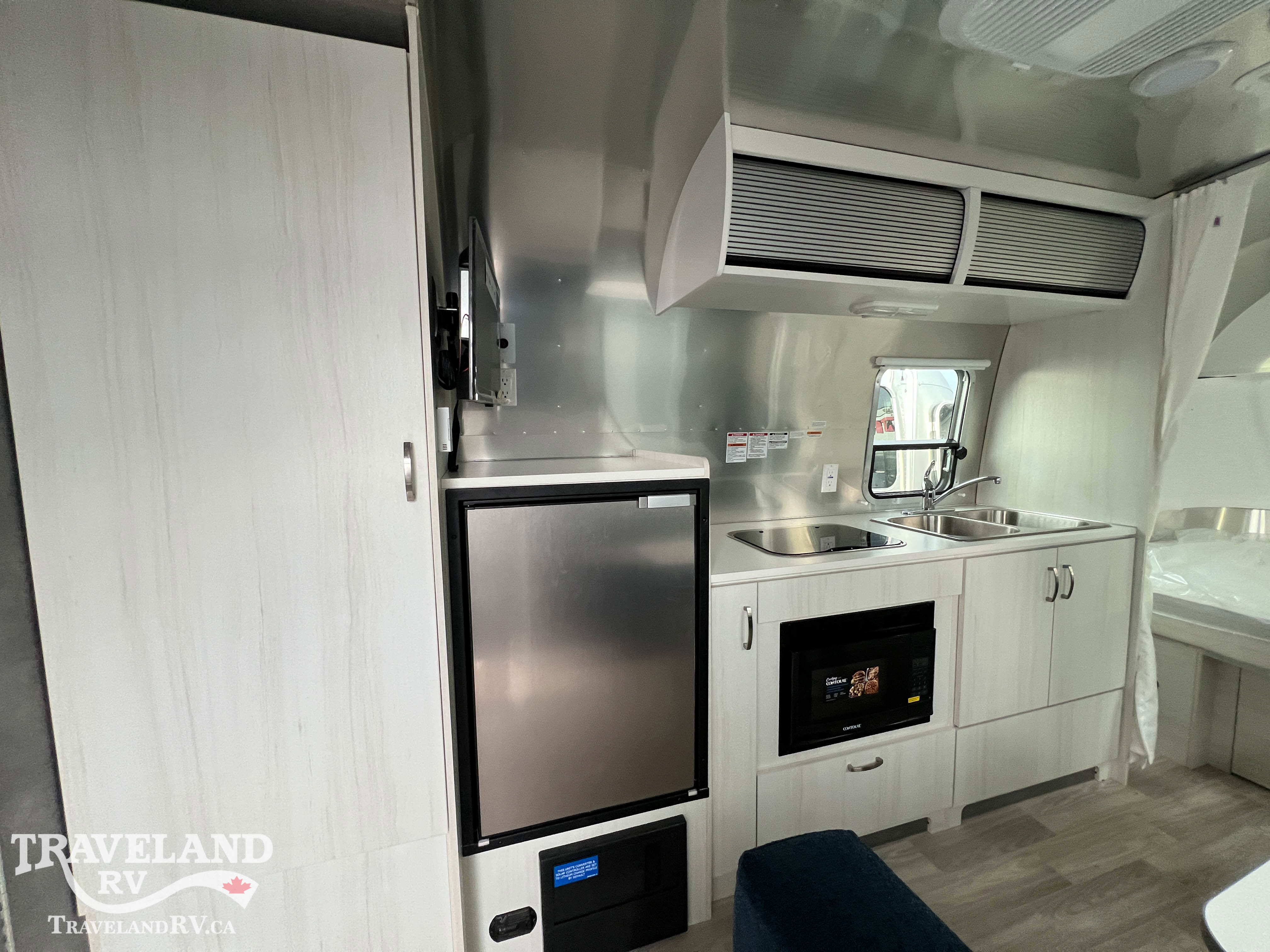 2026 Airstream Bambi 22FB - Image 8