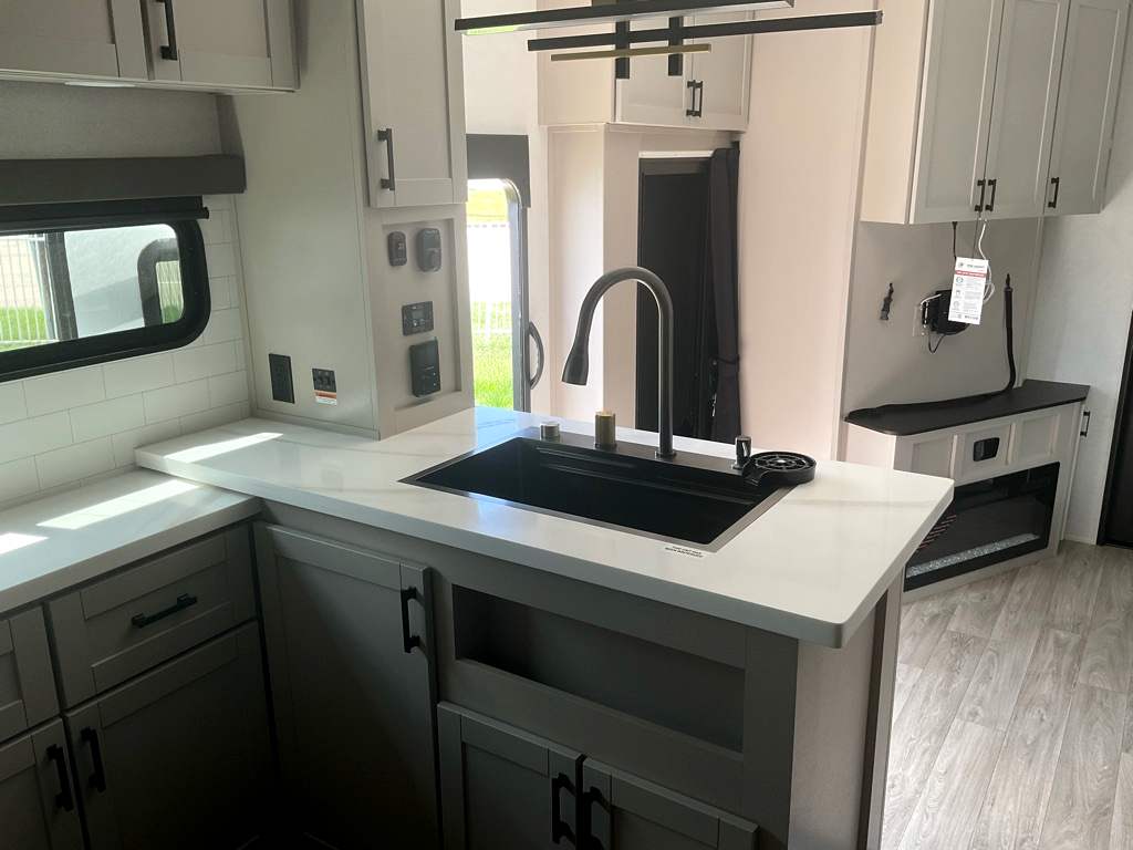 2027 JAYCO SEISMIC 413 - Image 9