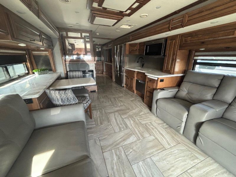 2020 American Coach American Revolution 42Q - Image 6