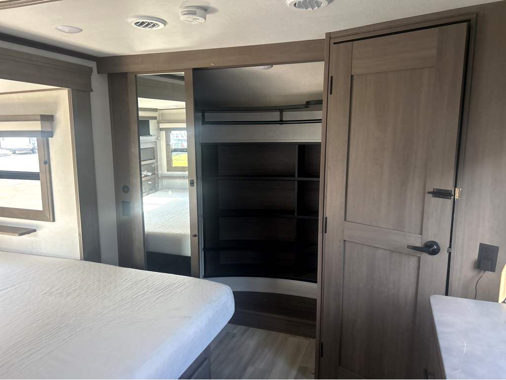2023 GRAND DESIGN SOLITUDE 378MBS - Image 20