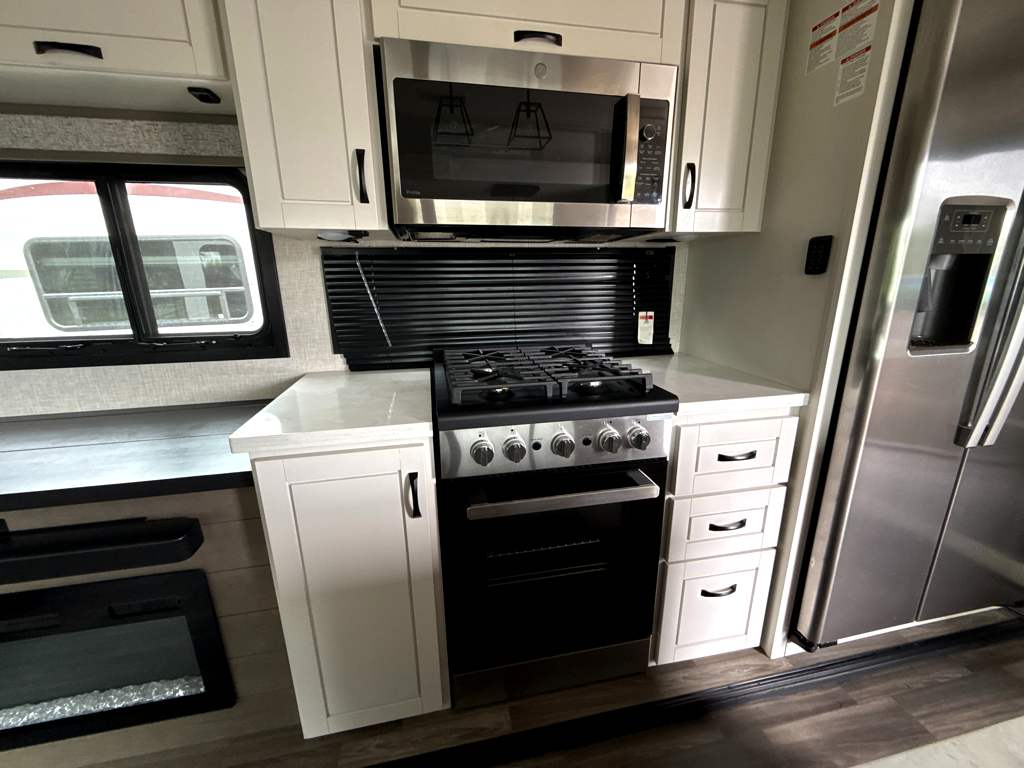 2025 JAYCO NORTH POINT 310RLTS - Image 12