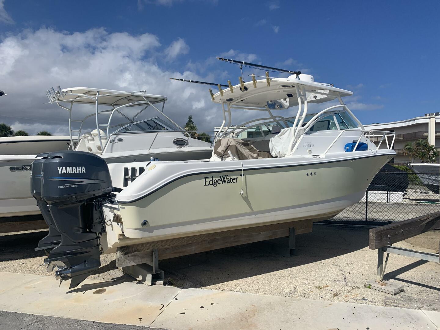 2003 Edgewater 265 Express - Image 2