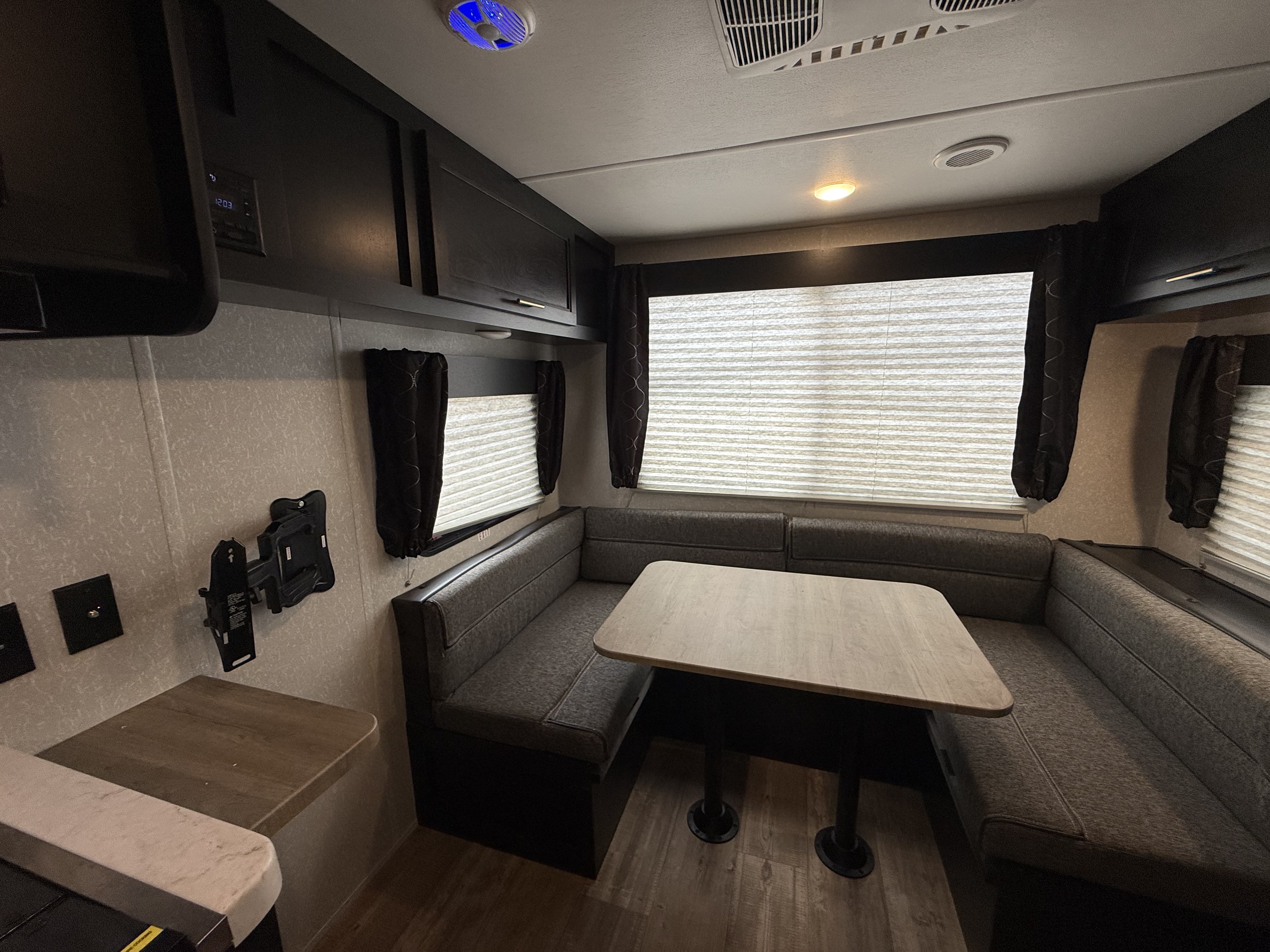 2022 Forest River GREY WOLF LIMITED 20RDSE - Image 11