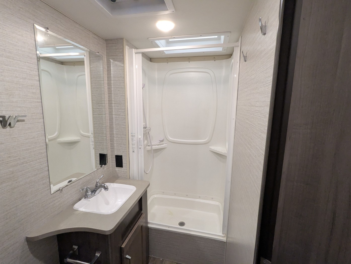 2022 Winnebago Minnie Winnie 22M - Image 26