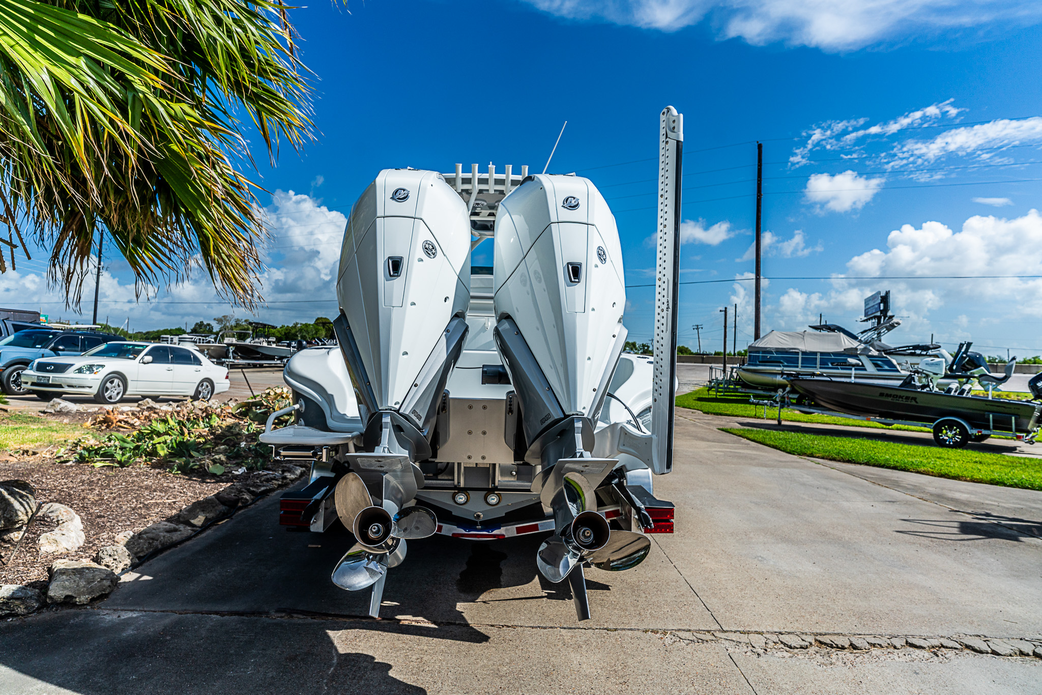 2027 YELLOWFIN 26 Hybrid Base - Image 4