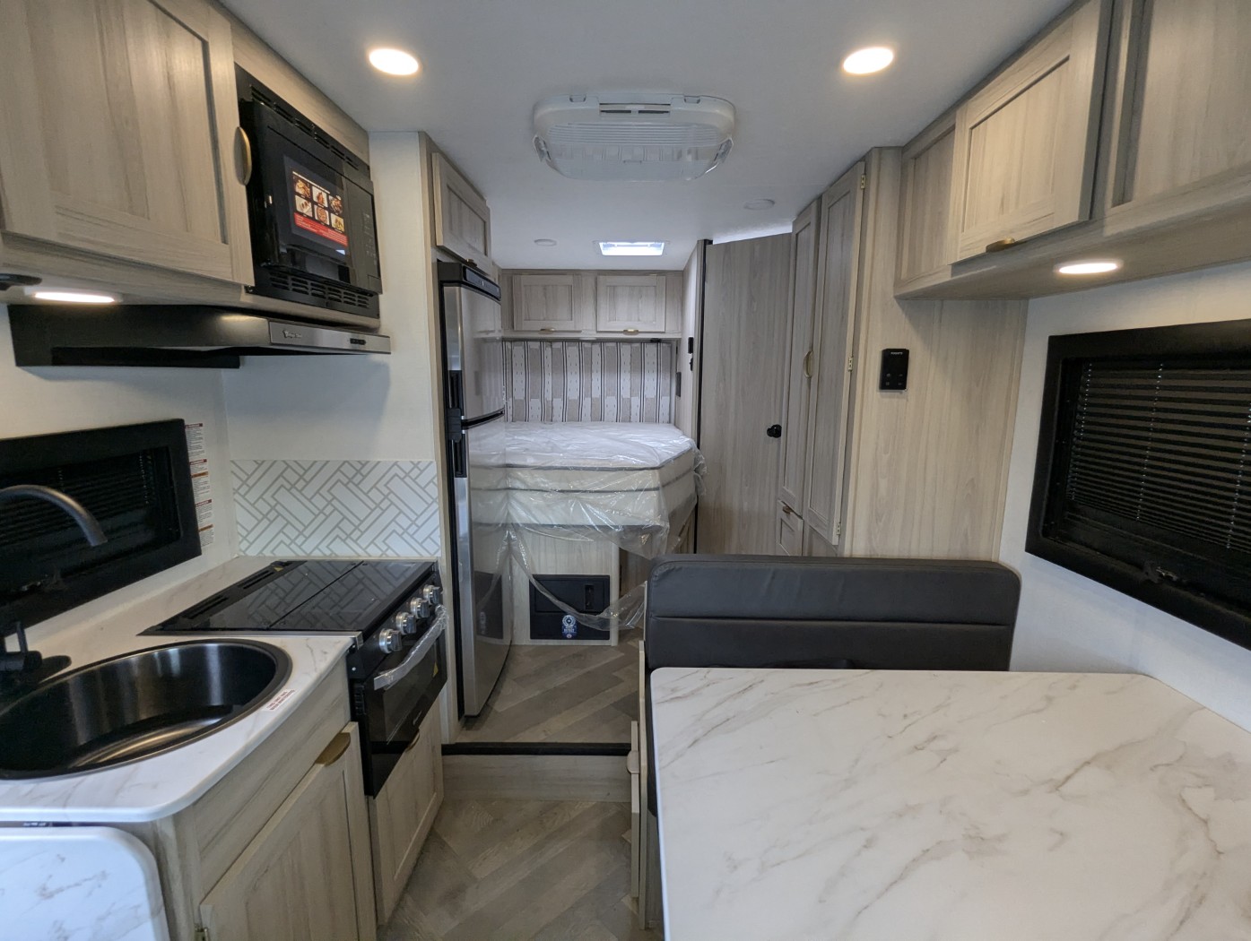 2026 Coachmen Cross Trail 23XG 4X4 - Image 20
