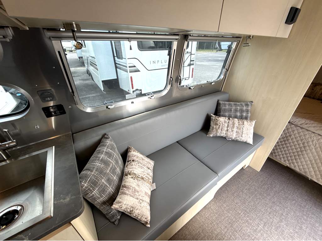 2026 AIRSTREAM FLYING CLOUD 30FBBQ - Image 14