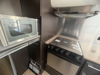 2012 AIRSTREAM INTERNATIONAL 27FBQ - Image 16