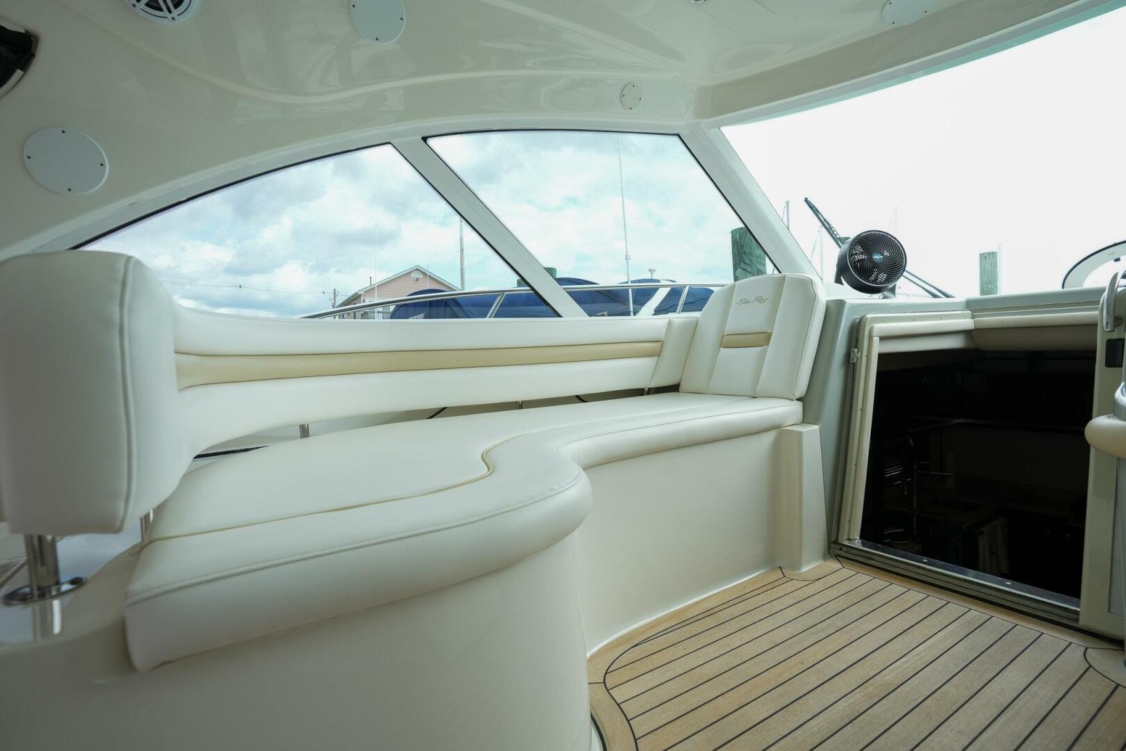 2010 Sea Ray 500 Sundancer - Image 12