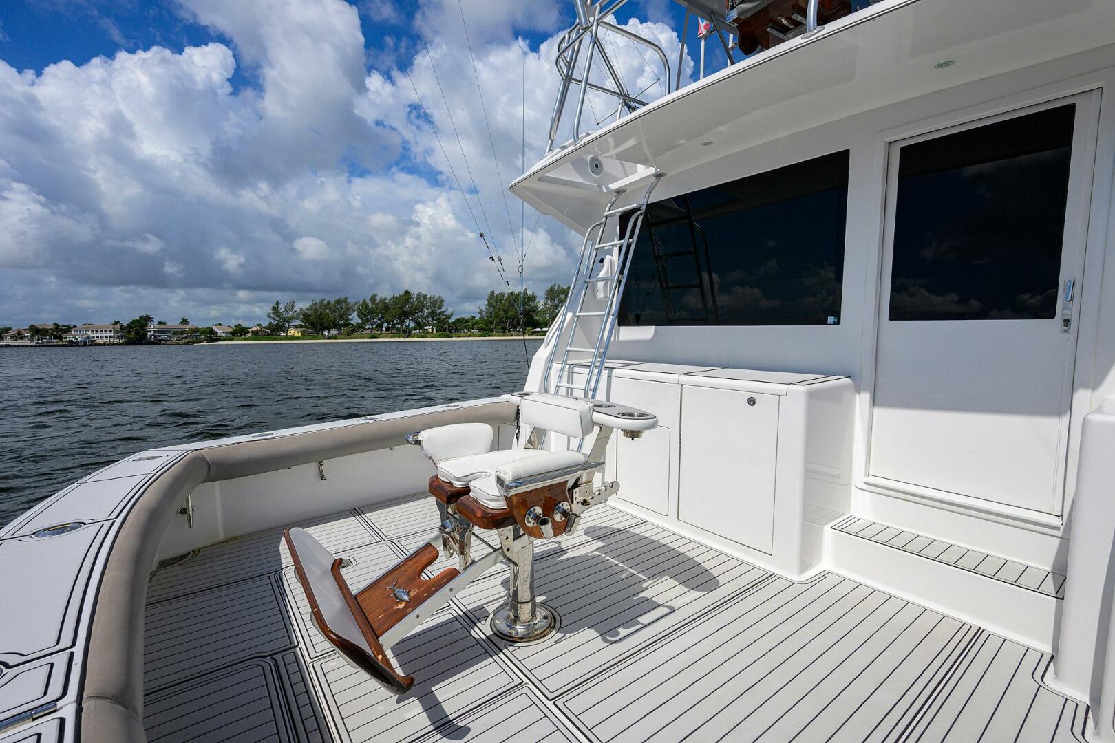 2000 Viking 50 Convertible - Image 46
