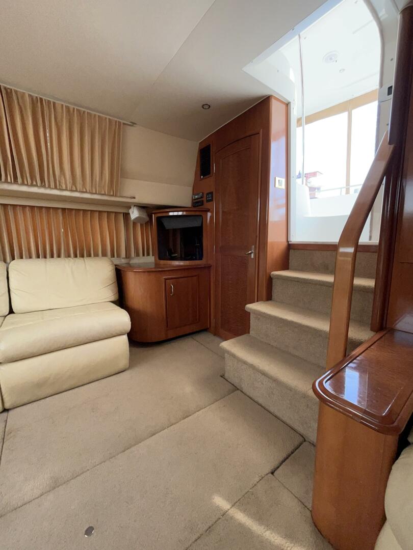 2005 Carver 396 - Image 27