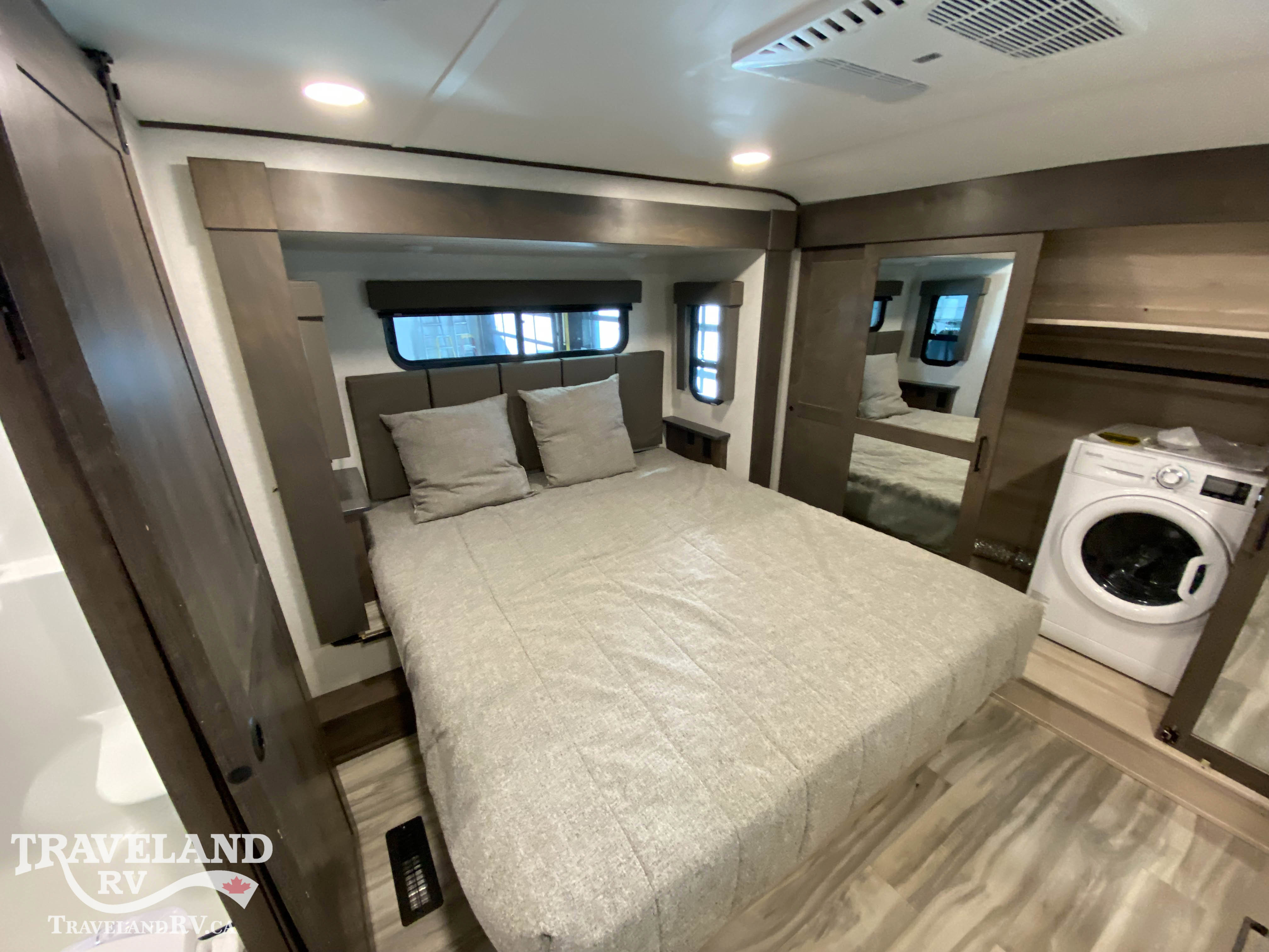 2022 Alliance RV Valor 36V11 - Image 16
