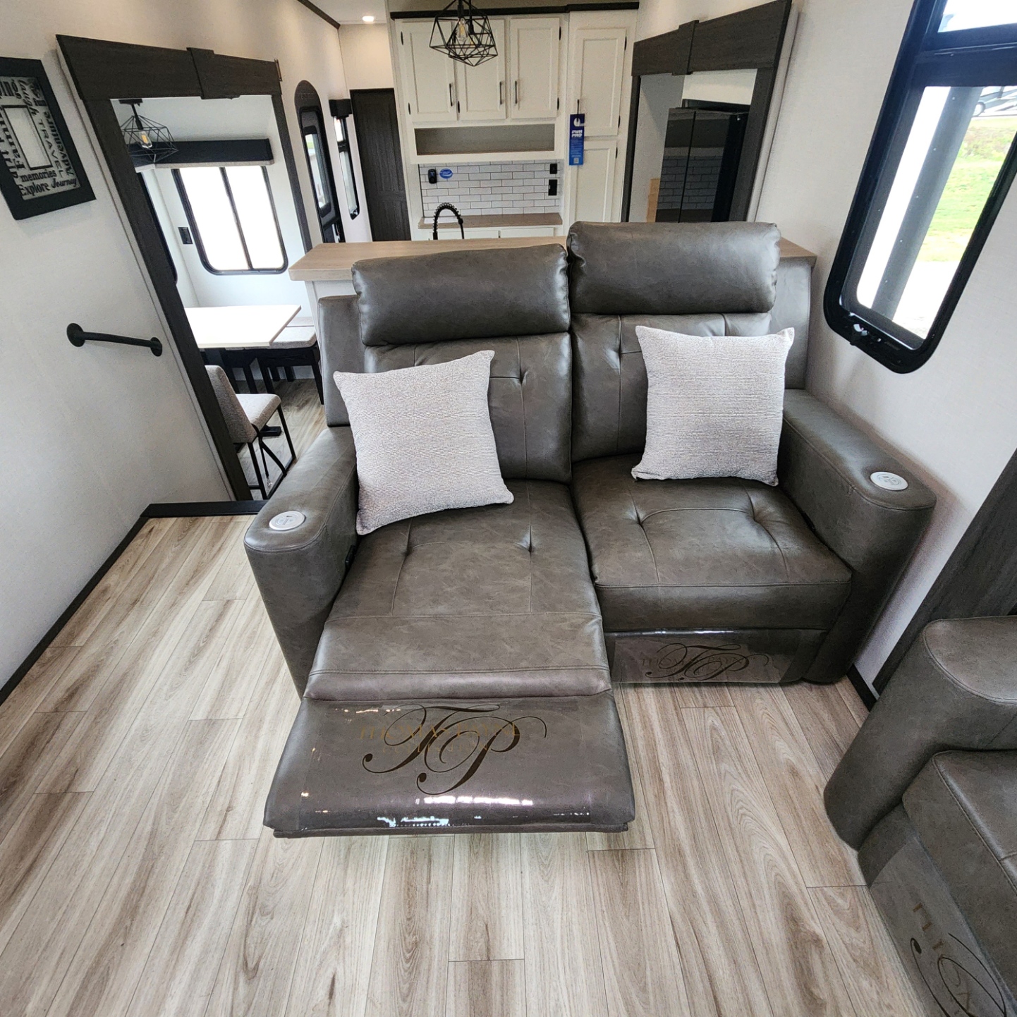 2026 VENTURE RV SPORTTREK 365VFL - Image 41