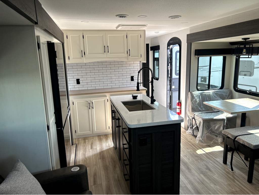 2026 VENTURE RV SPORTTREK 343VIK - Image 14