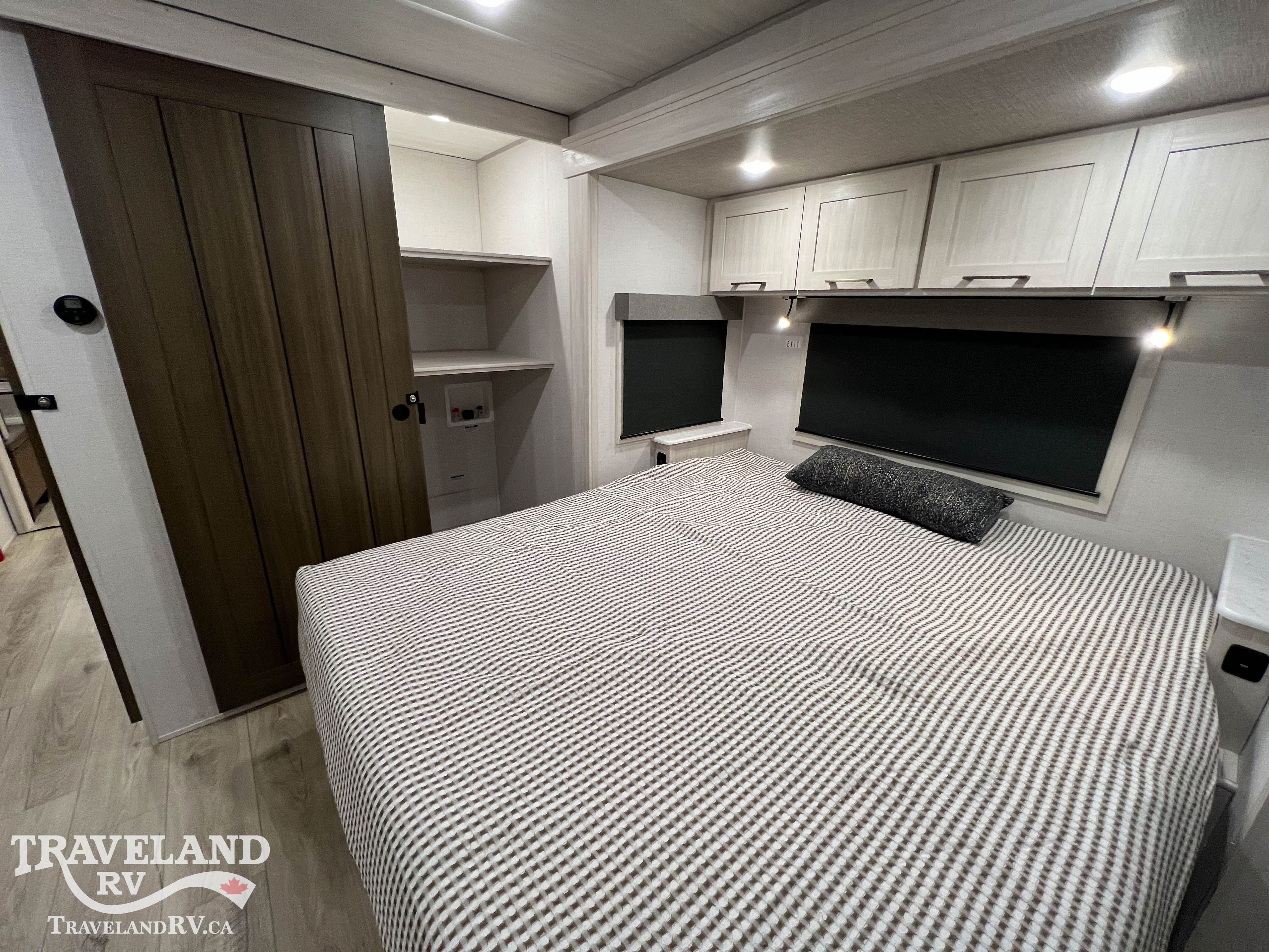 2026 Forest River Grand Surveyor 305RLBS - Image 37