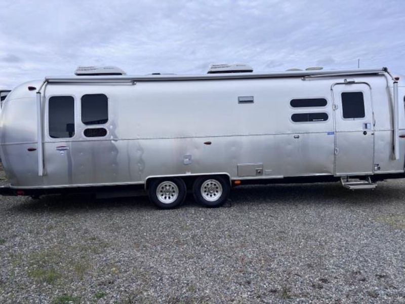 2017 Airstream International Serenity 30 - Image 4