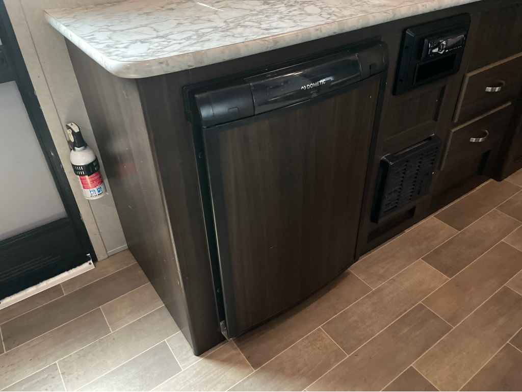 2019 Keystone Springdale Mini 1800BH - Image 7