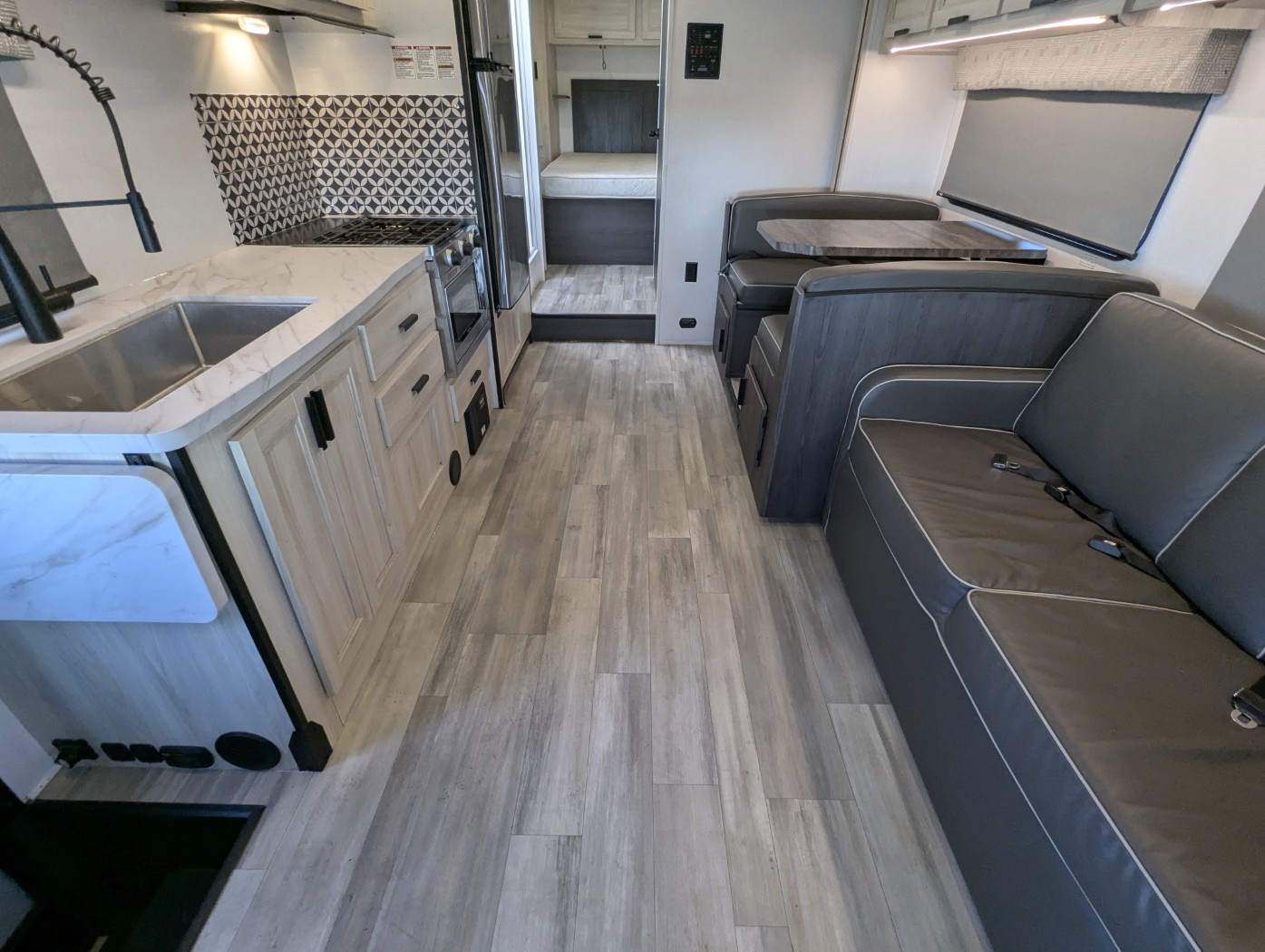 2024 Forest River Sunseeker 2850S LE - Image 11