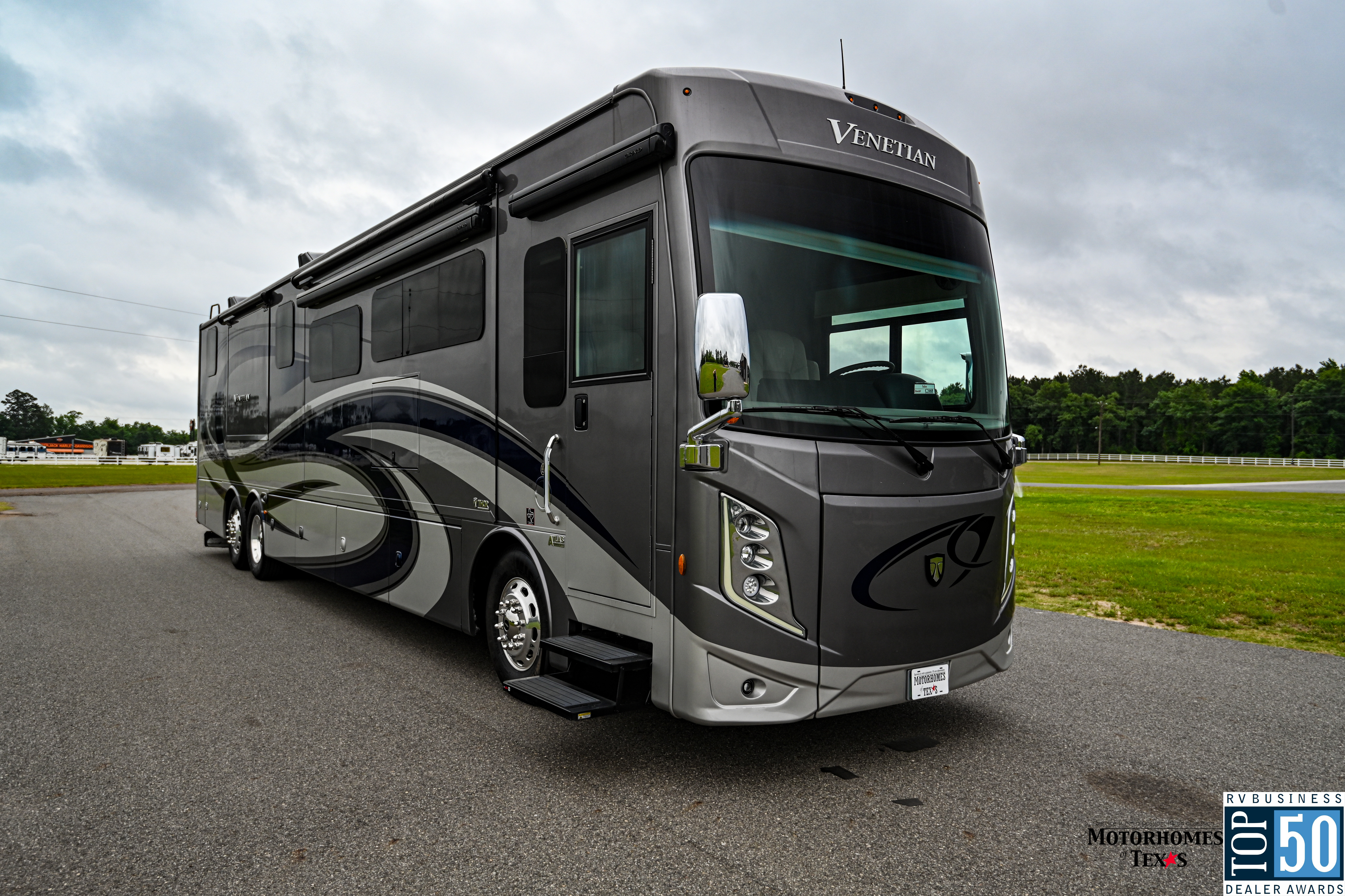 2022 Thor Motor Coach Venetian F42 - exterior 29