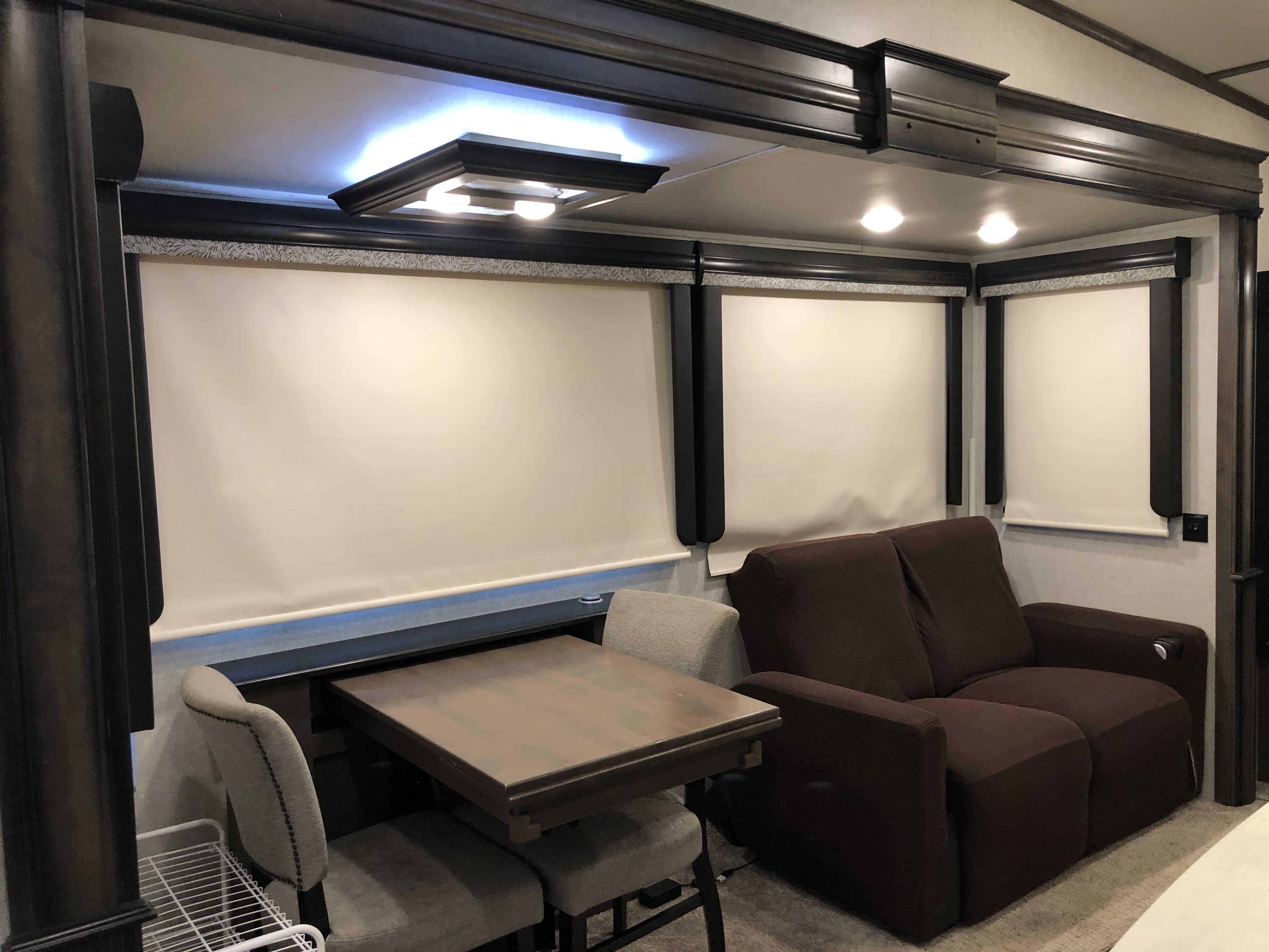 2019 Keystone Montana 3121RL - Image 11