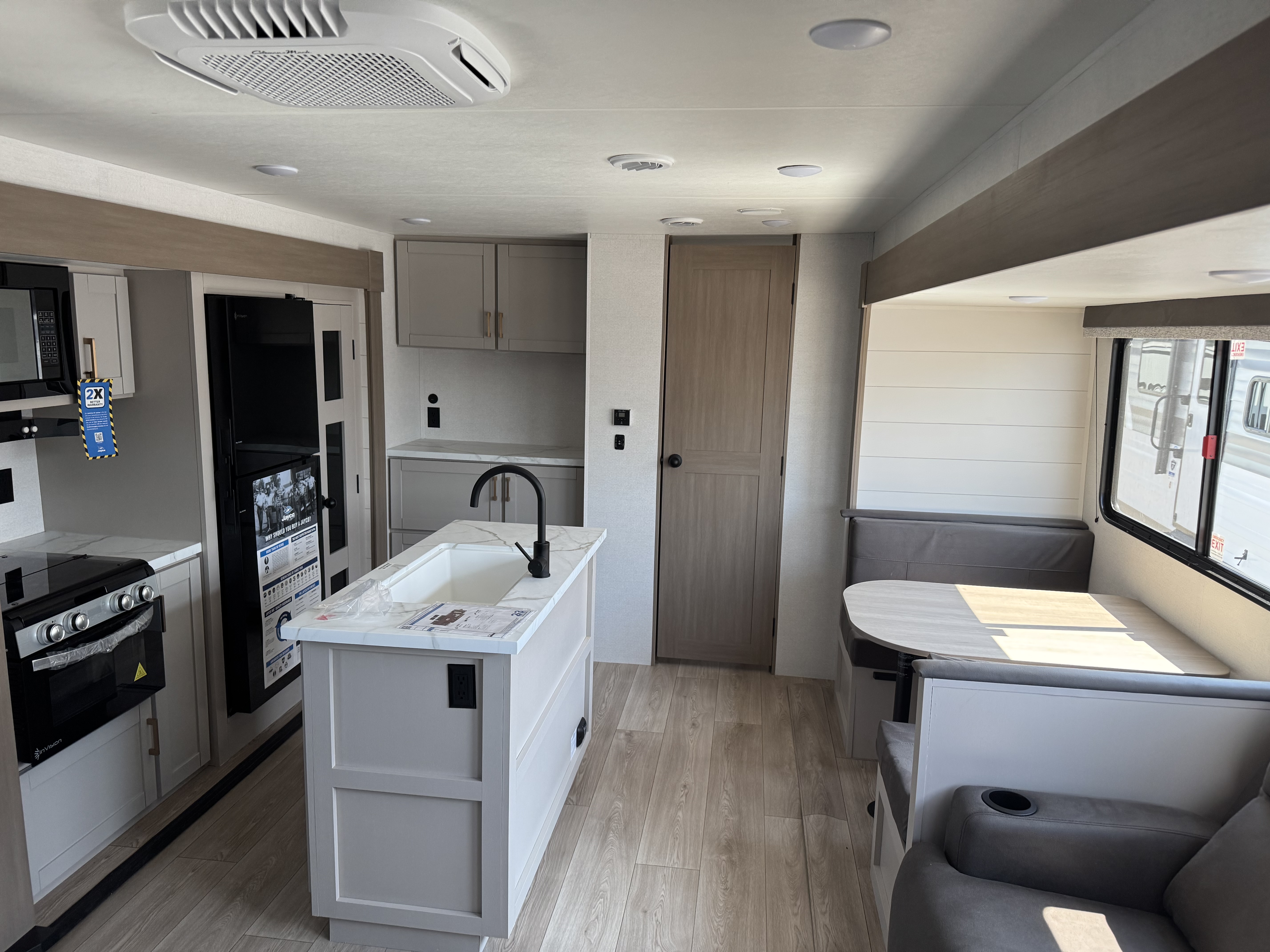 2027 JAYCO JAY FLIGHT 333BTS - Image 9