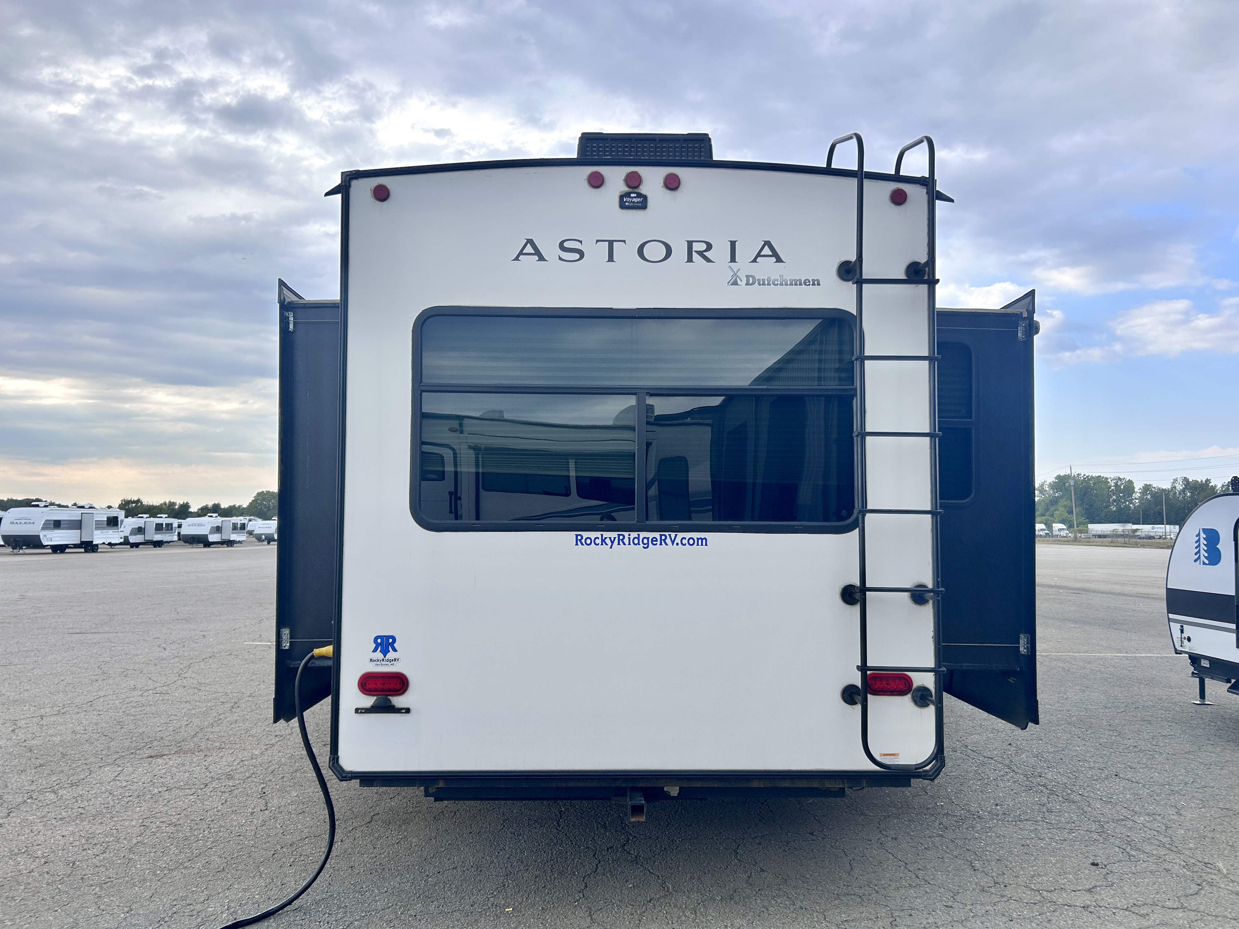 2020 Dutchmen Astoria 3173RLP - Image 7