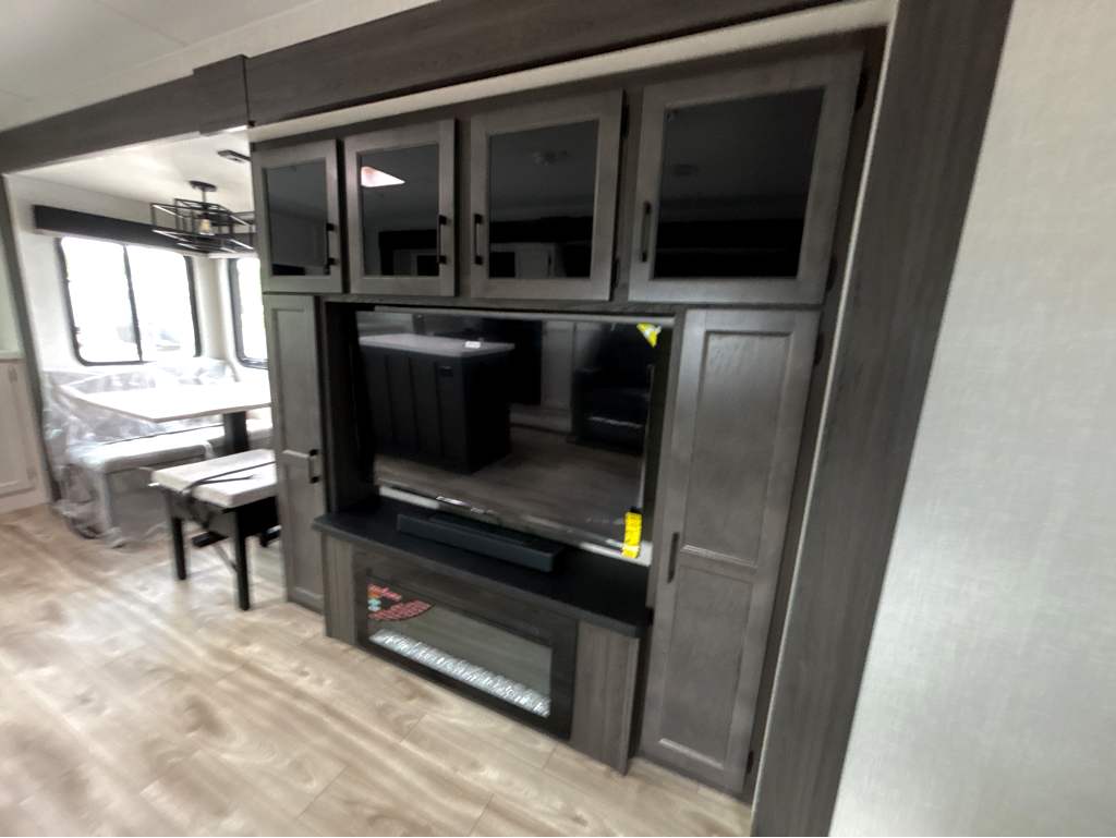 2026 VENTURE RV SPORTTREK 333VFK - Image 10